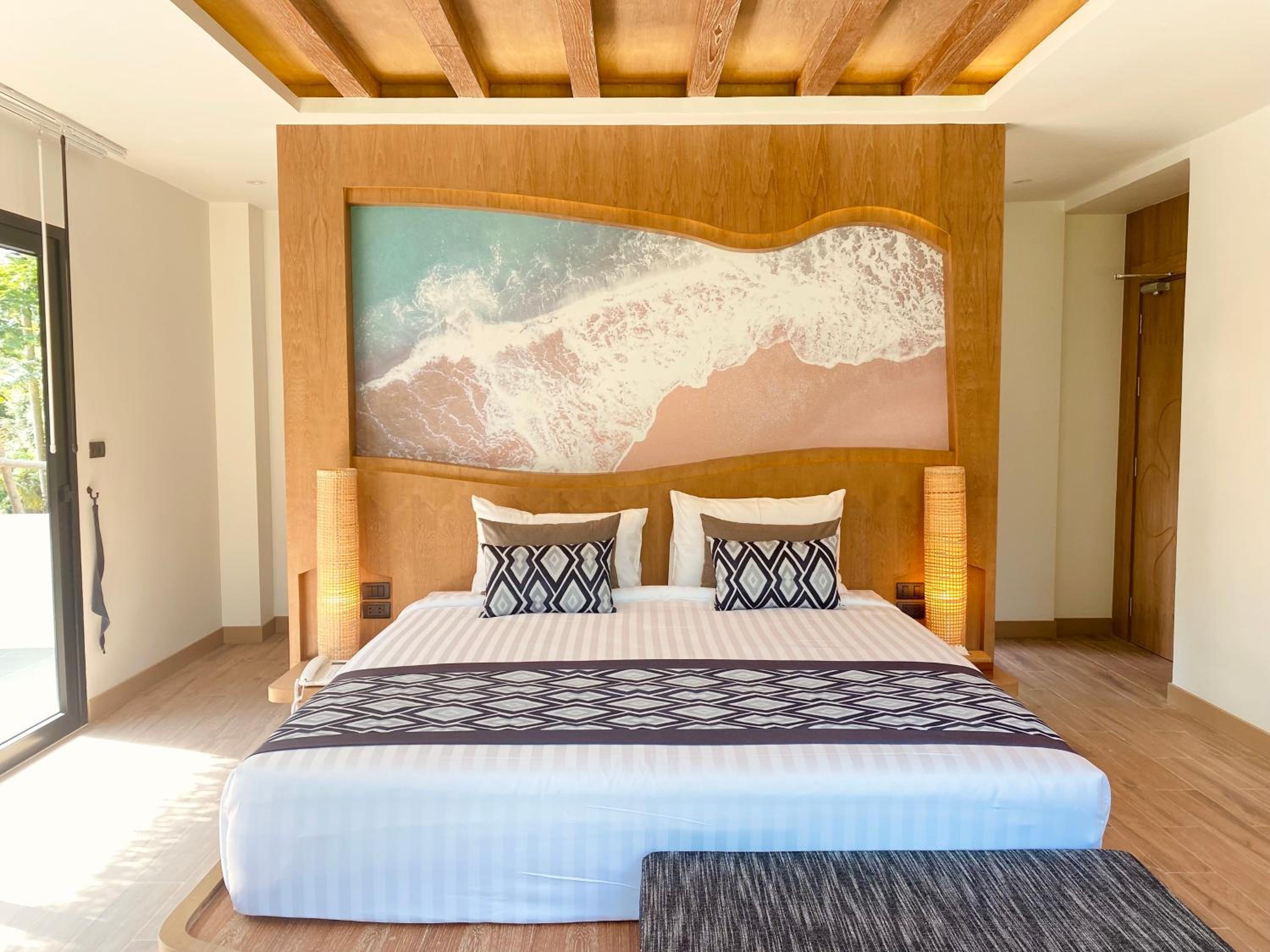 Junior Suite Pool View with Jacuzzi