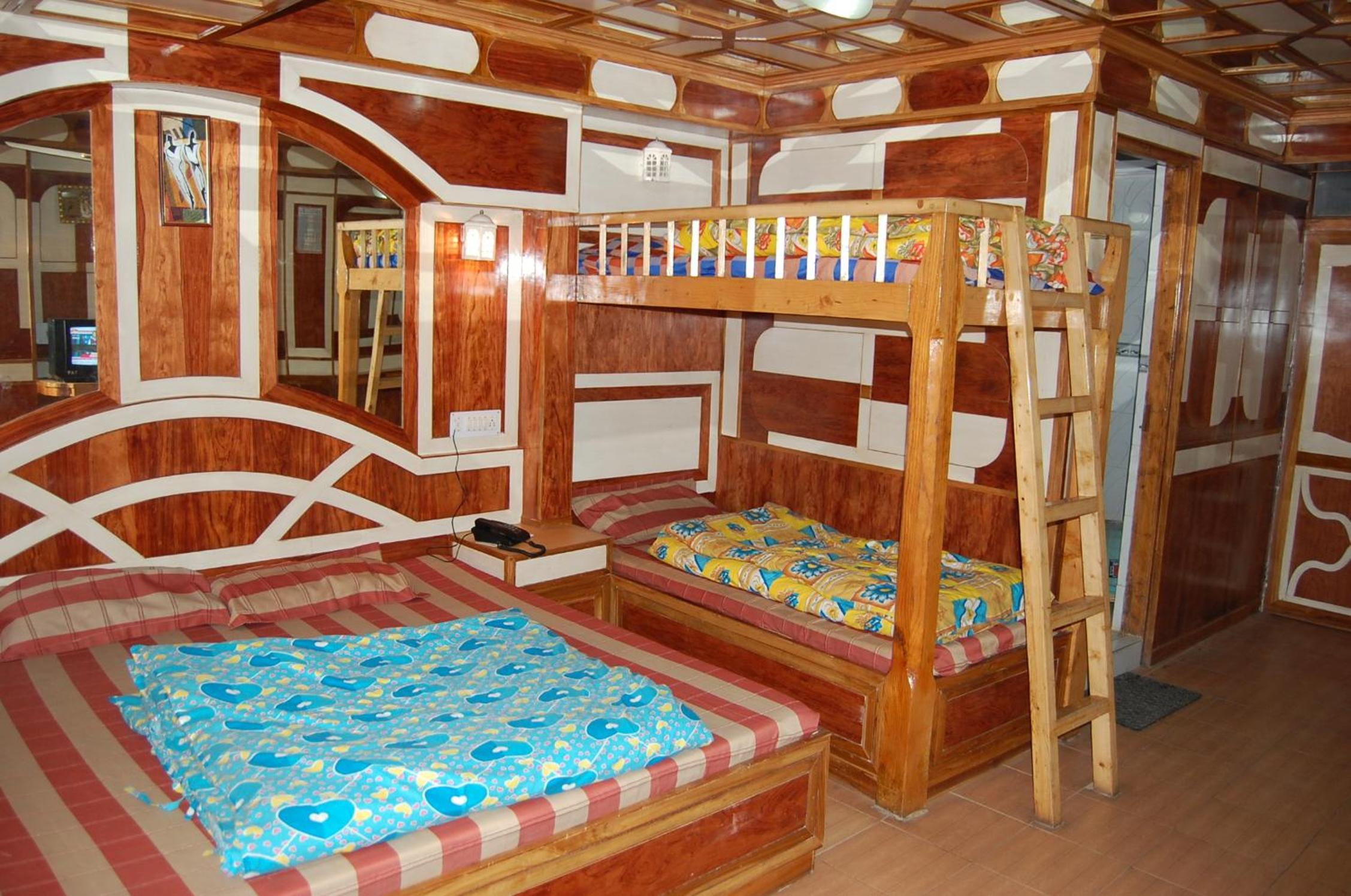 Family Room - Photo 5