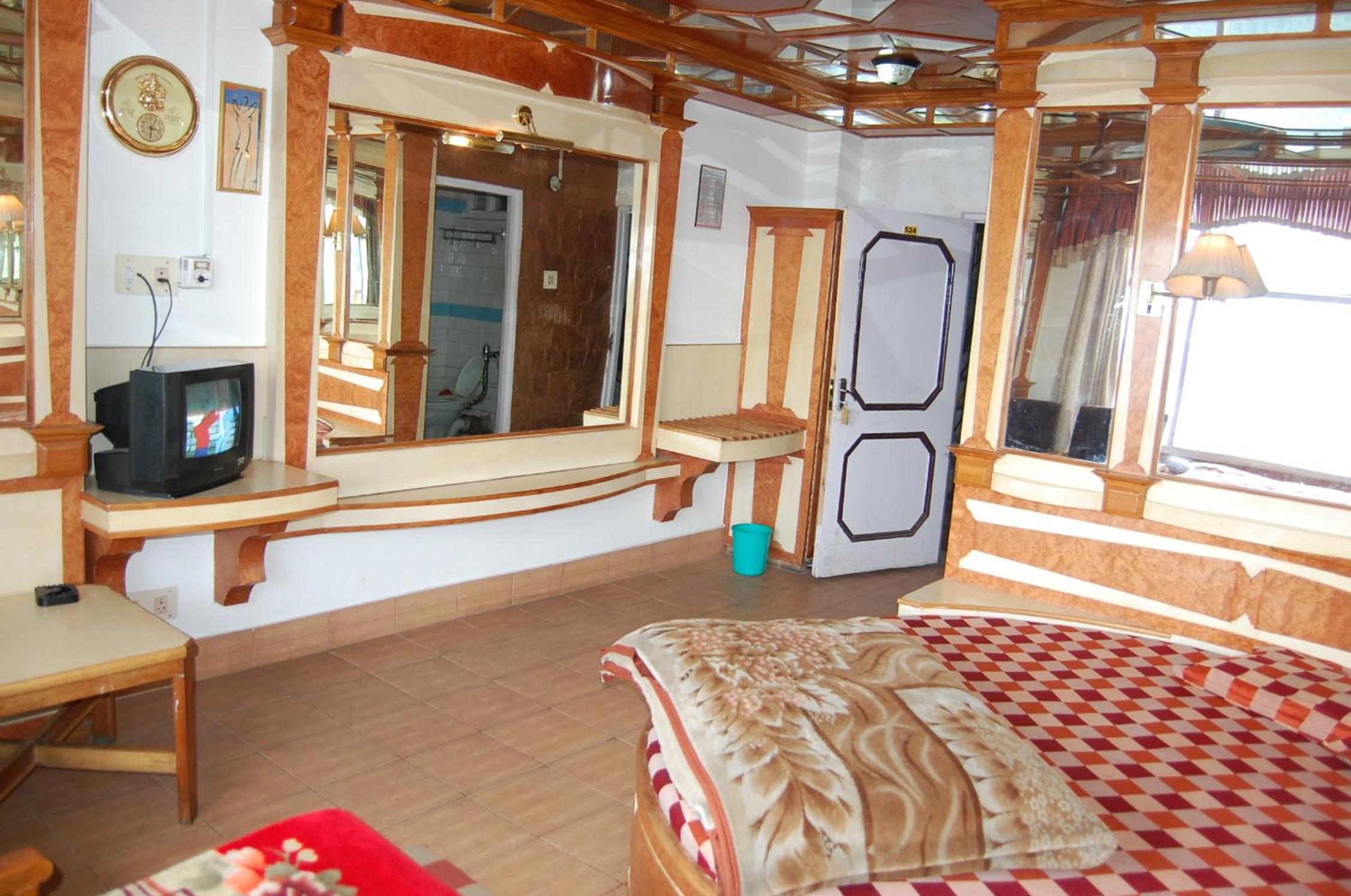 Family Room - Photo 4