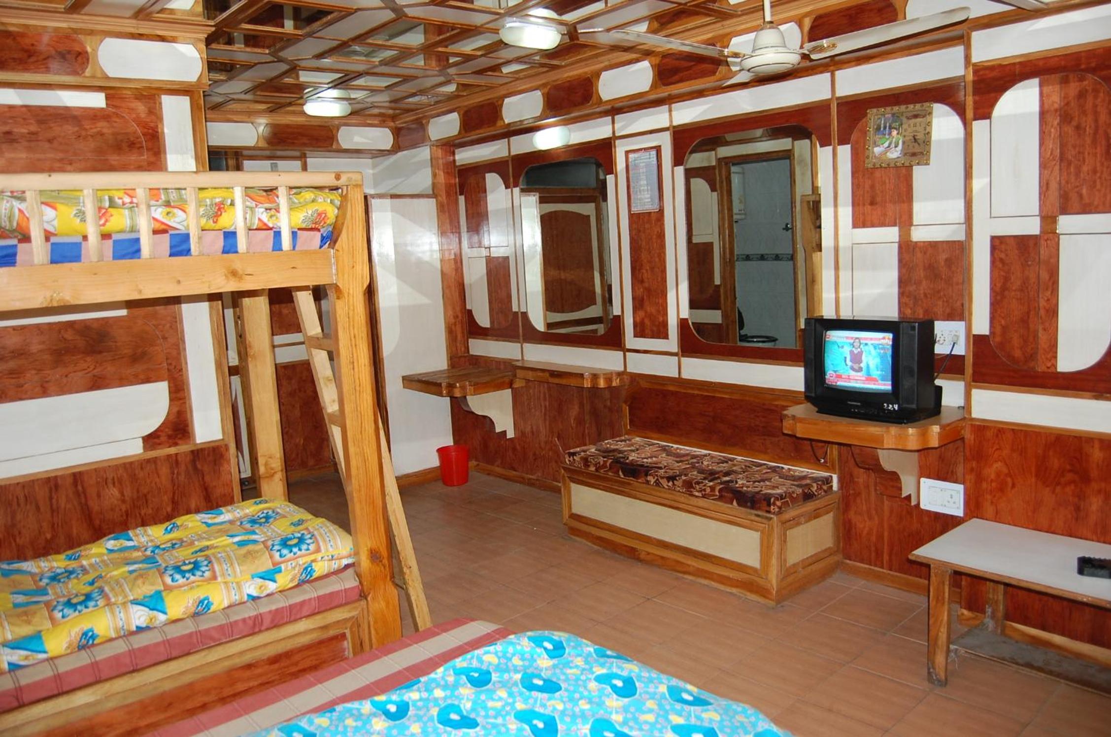 Family Room - Photo 3