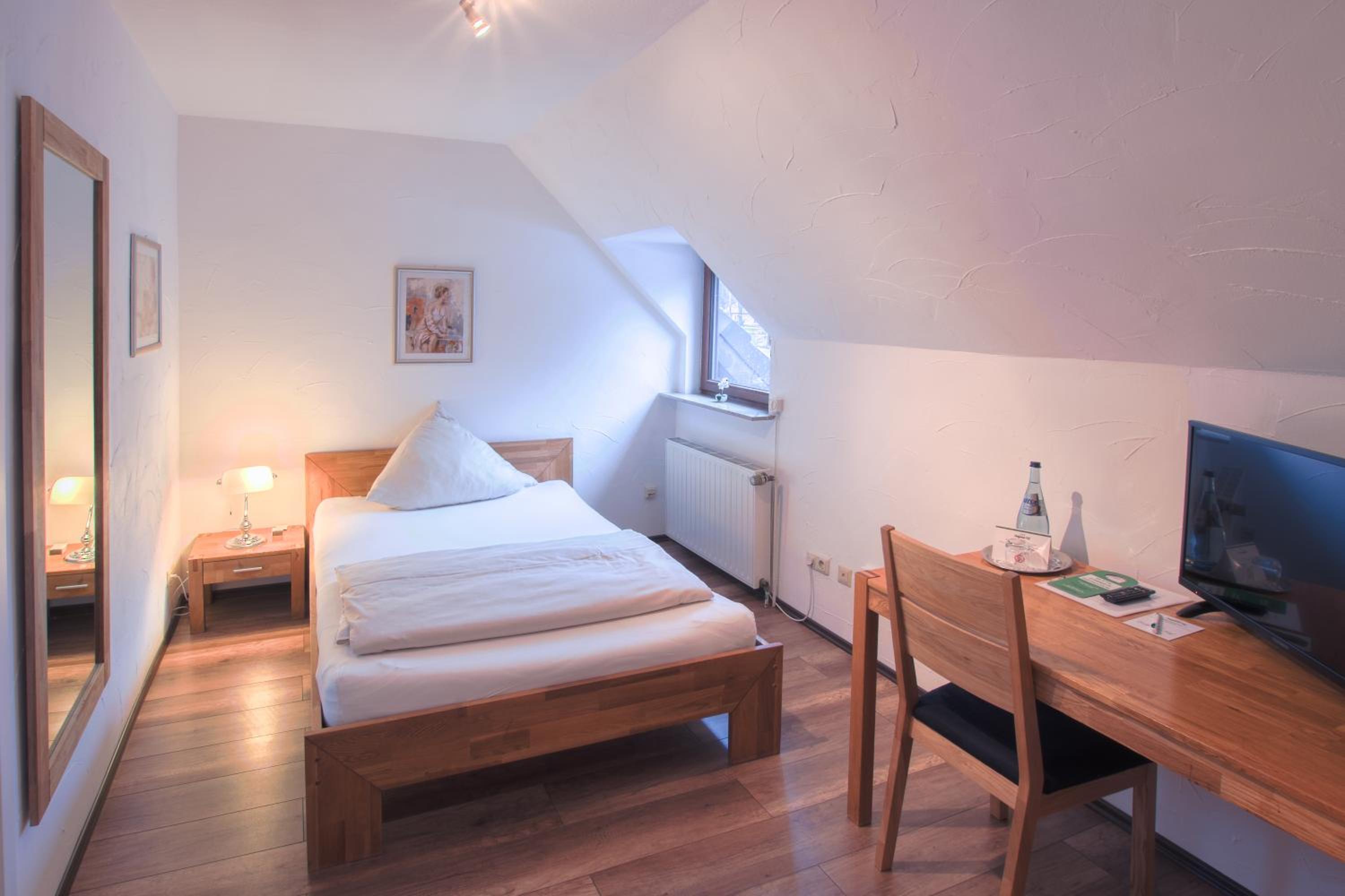 Single Room Street View photo 1