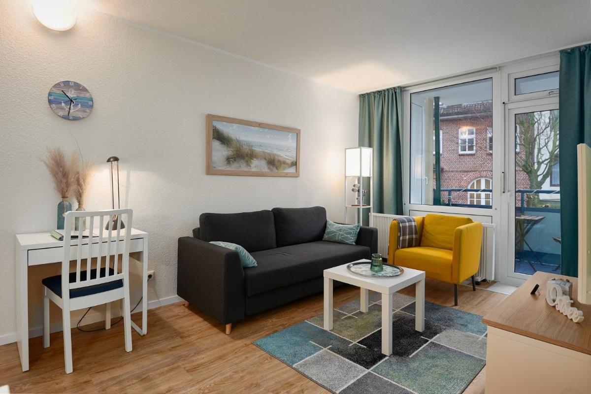 Apartment with Balcony photo 1