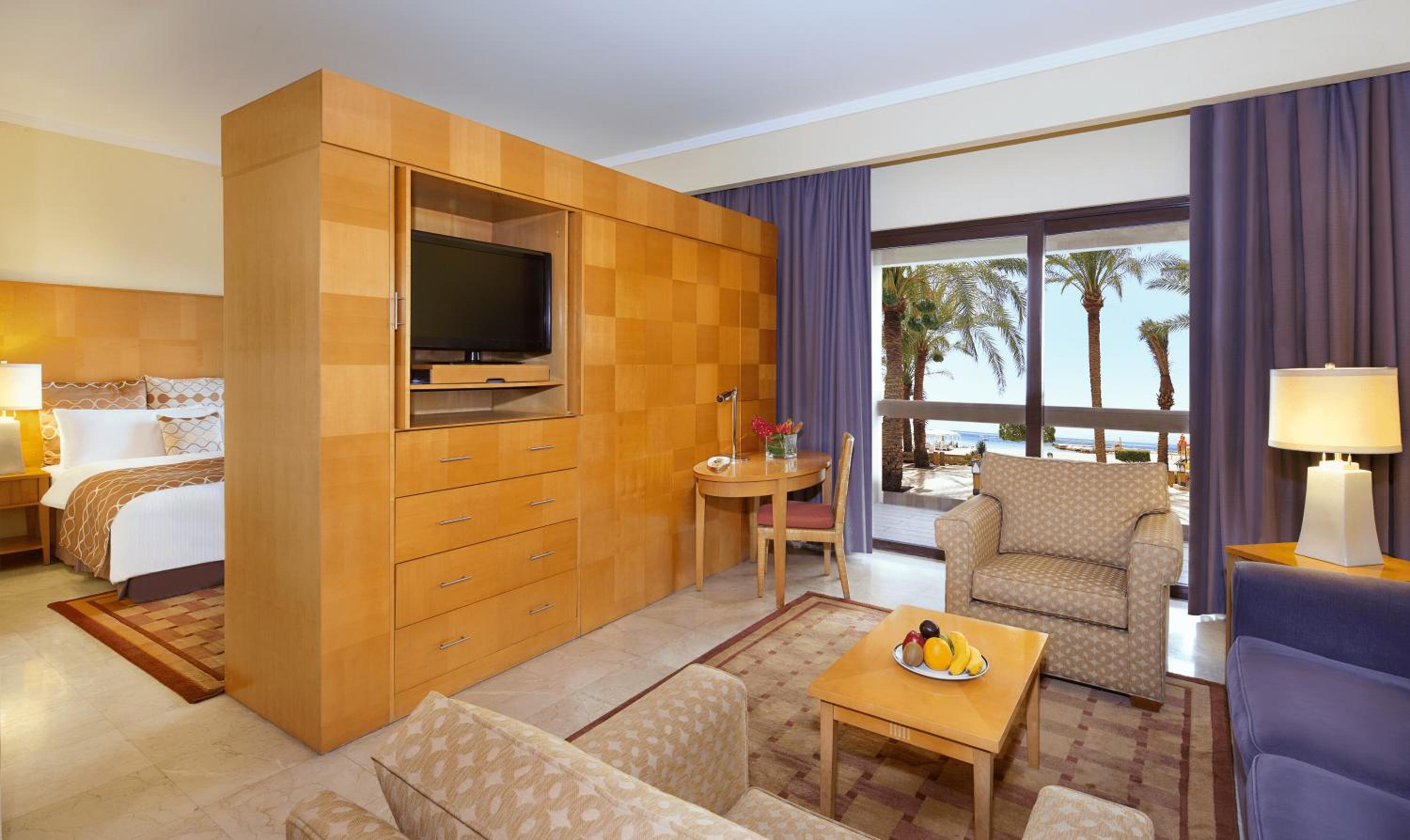 One-Bedroom King Suite photo 1