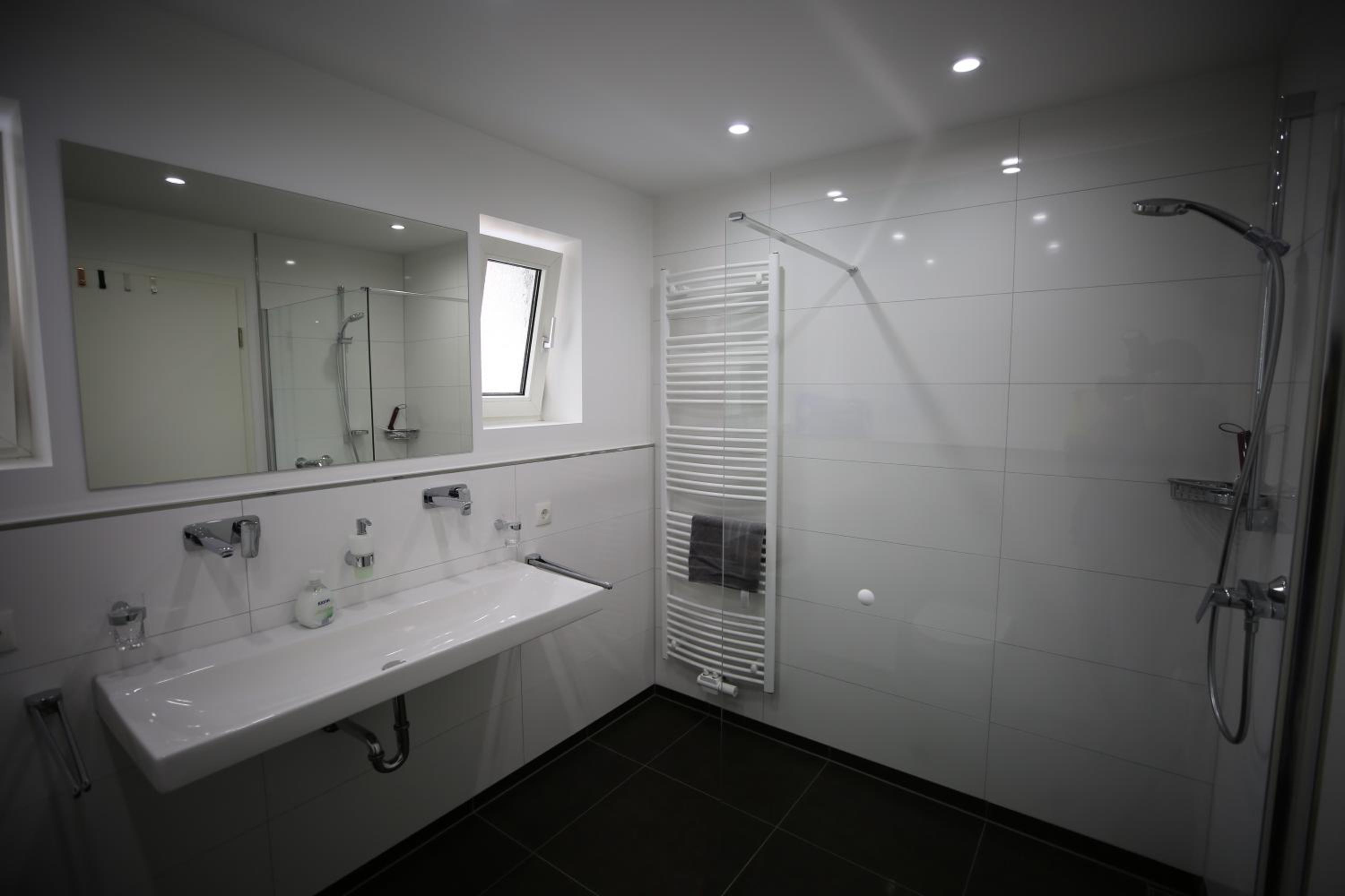 Two-Bedroom Apartment - Photo 19