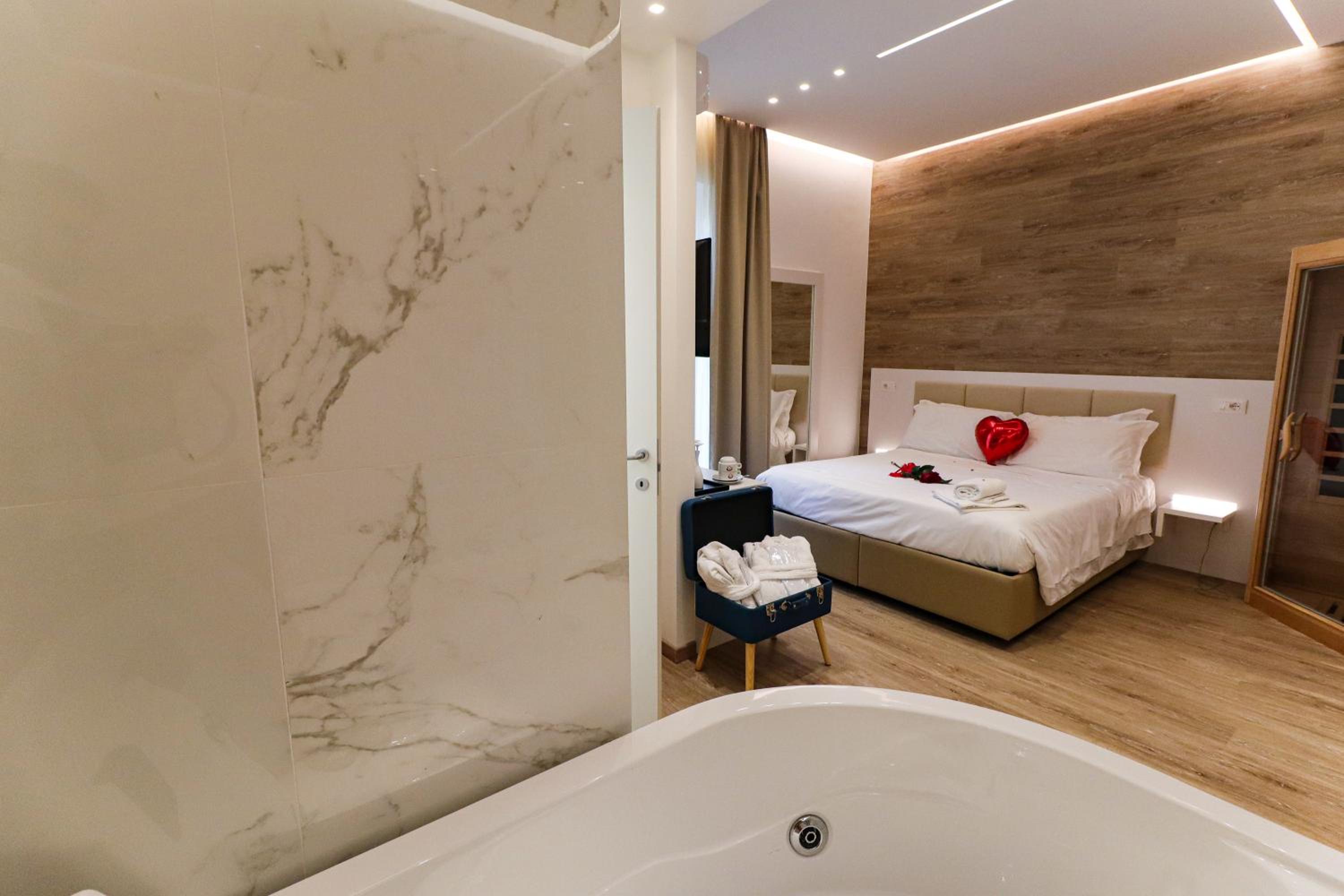 King Room with Spa Bath - Photo 5