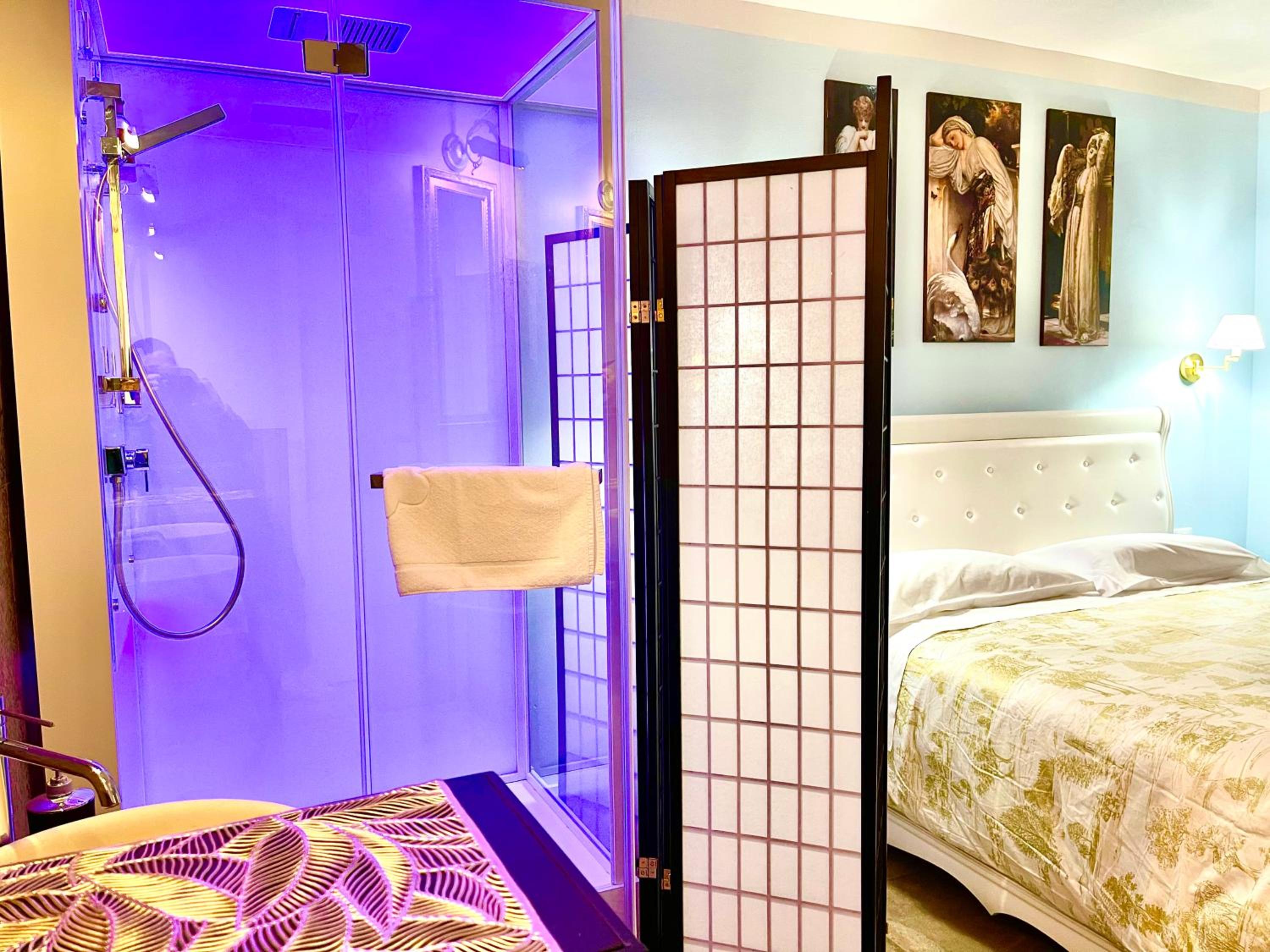 Suite with Spa Access - Photo 8