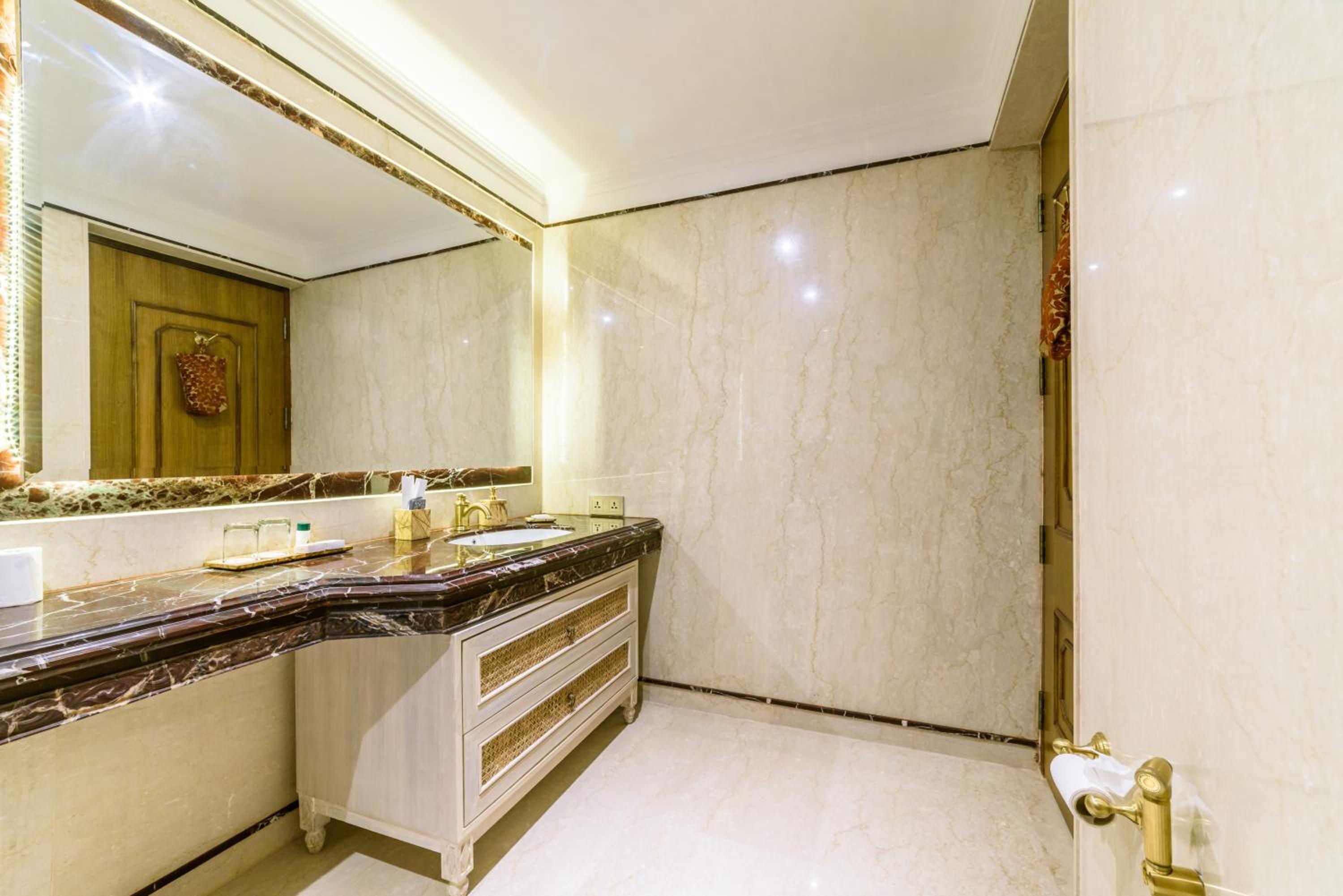 Palace Room with Private Terrace - Photo 5