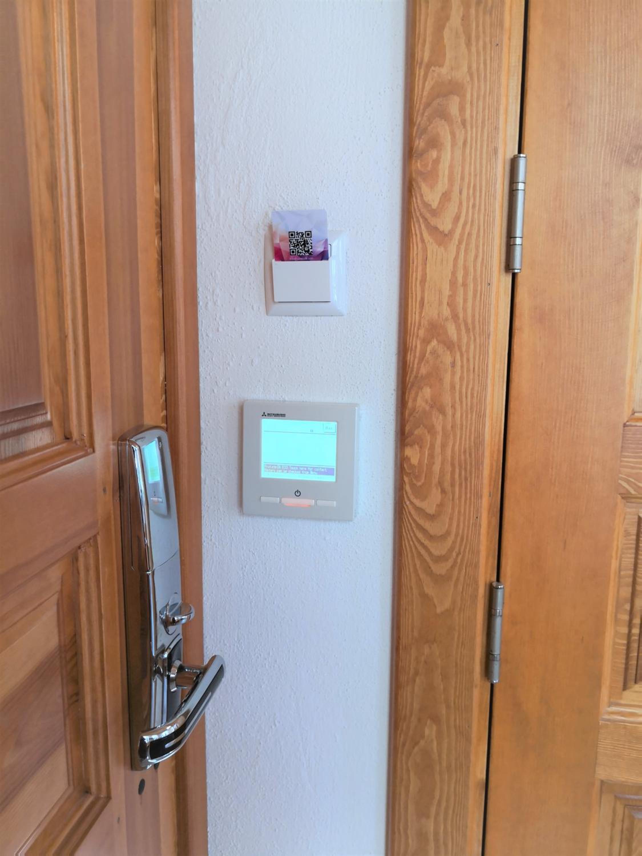 Deluxe Double Room (2 Adults + 1 Child) photo 3
