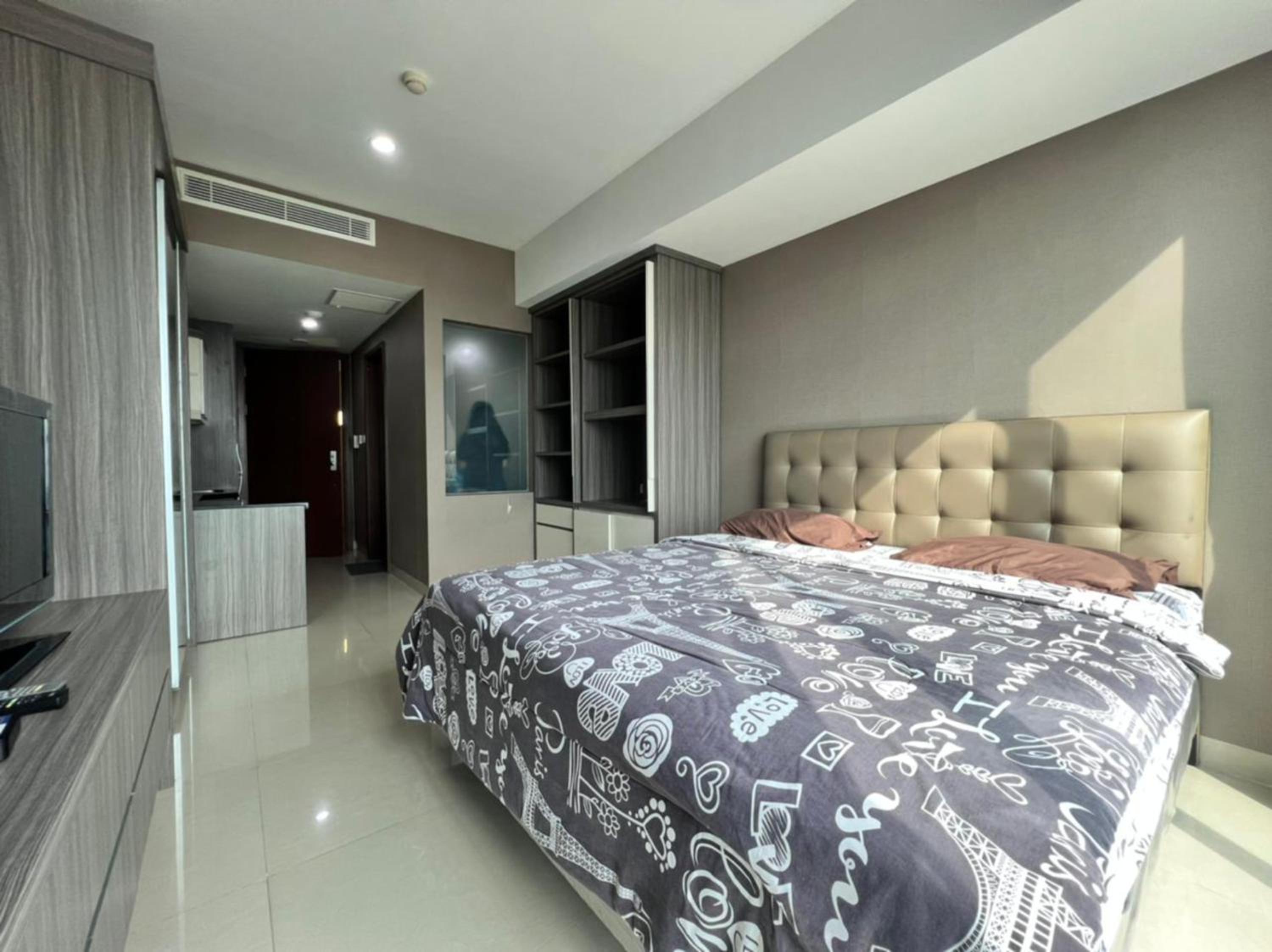 One-Bedroom Apartment - Photo 1