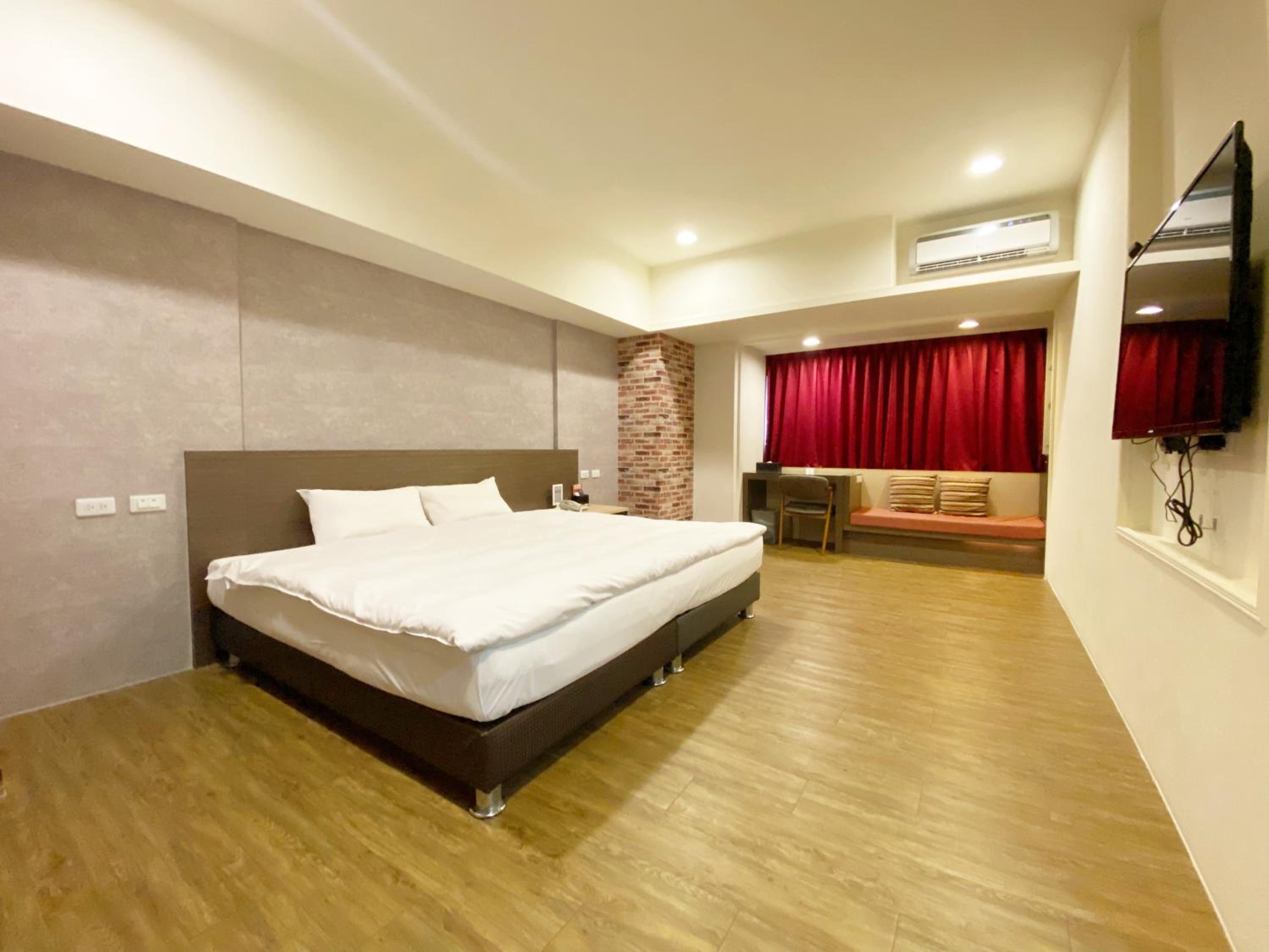 Deluxe Queen Room