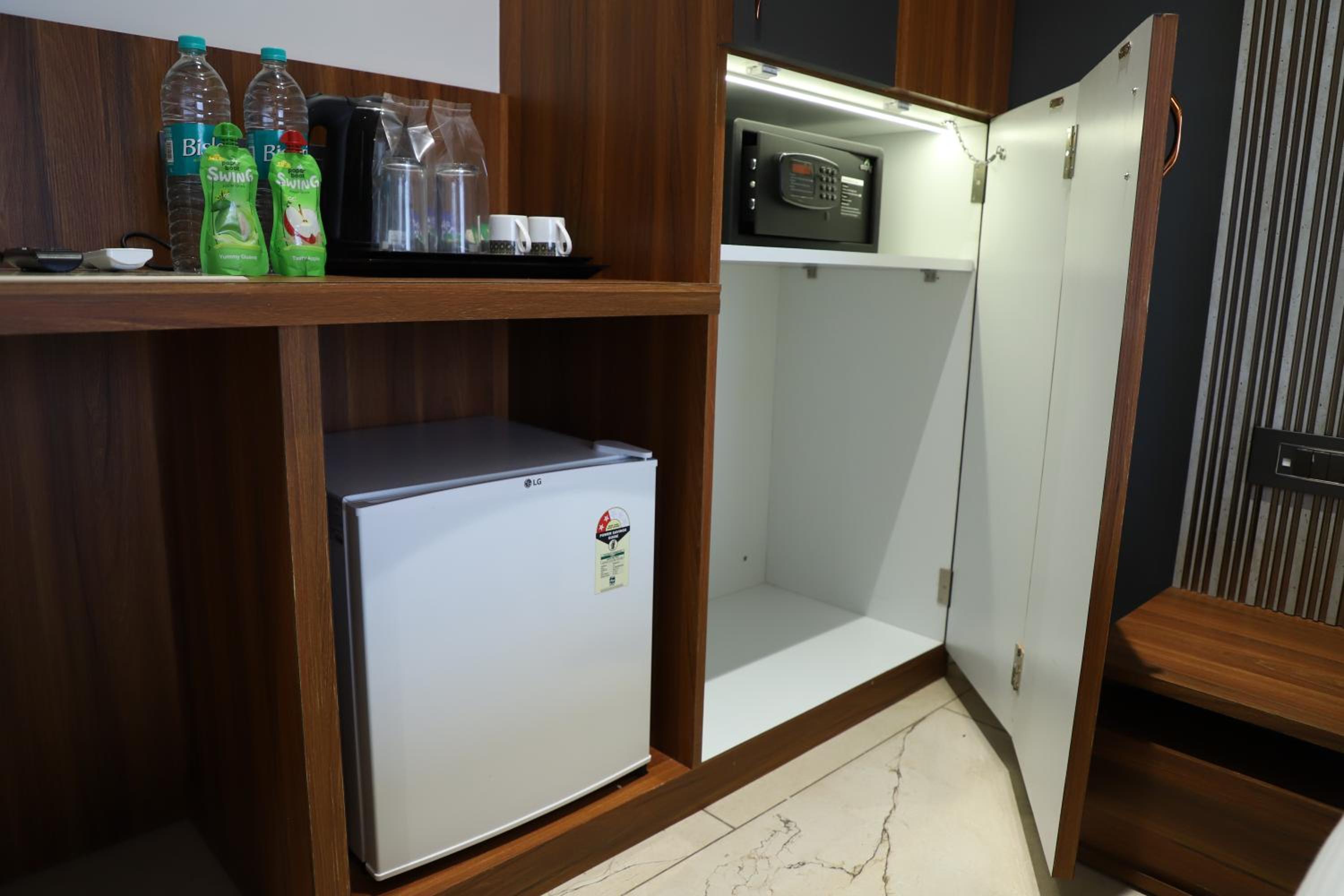 Executive Suite - Photo 10