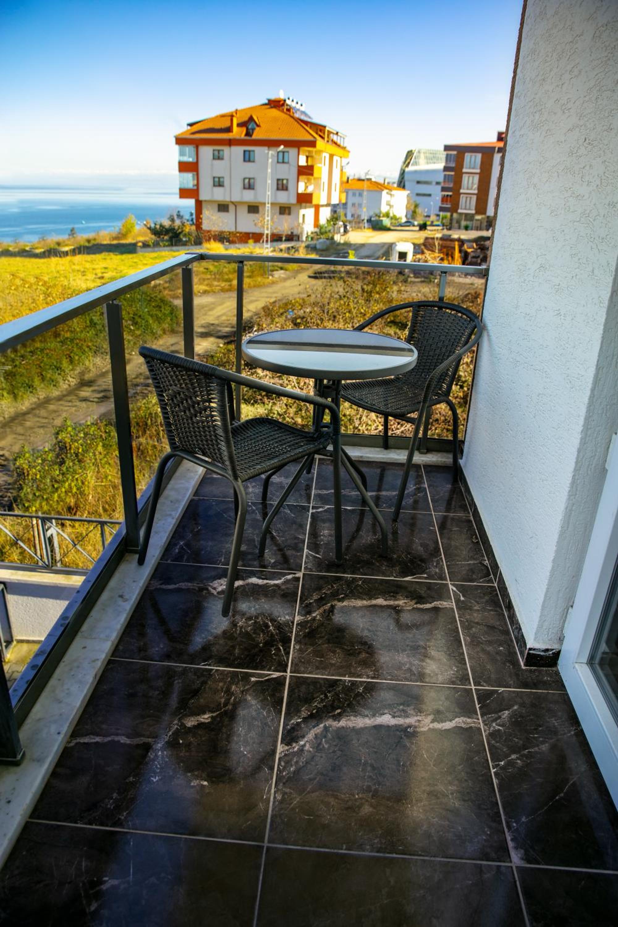 Apartment with Sea View - Photo 5