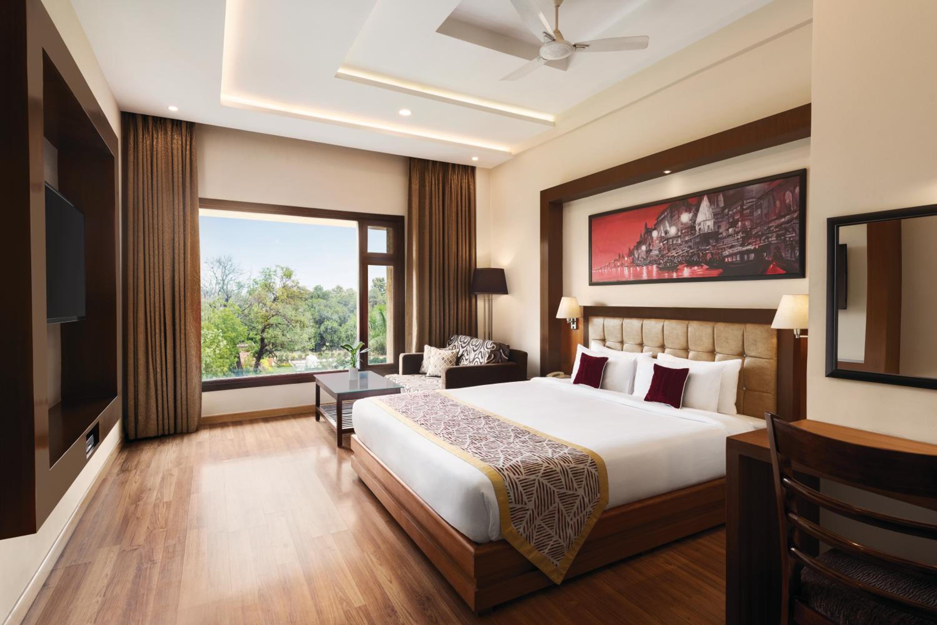 Premium King Room - Non-Smoking - Photo 4