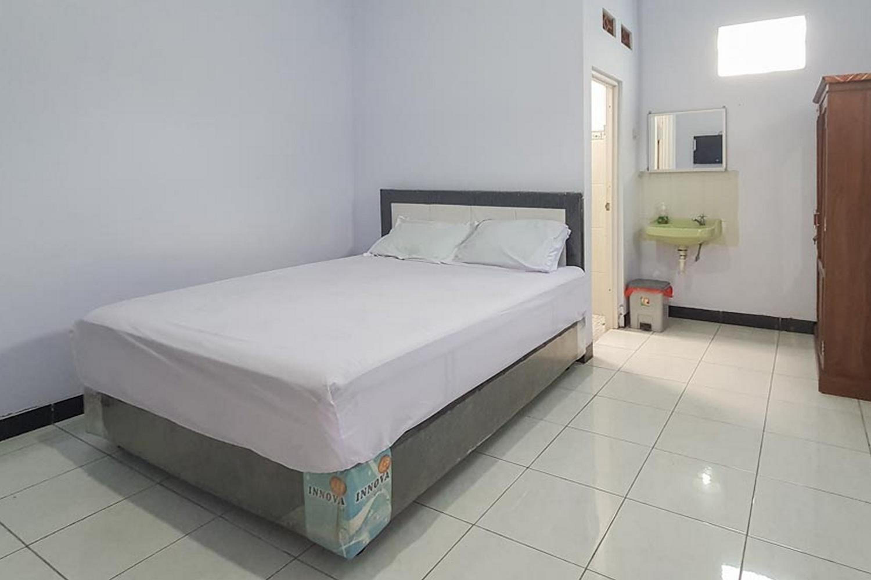Standard Double Room - Photo 8