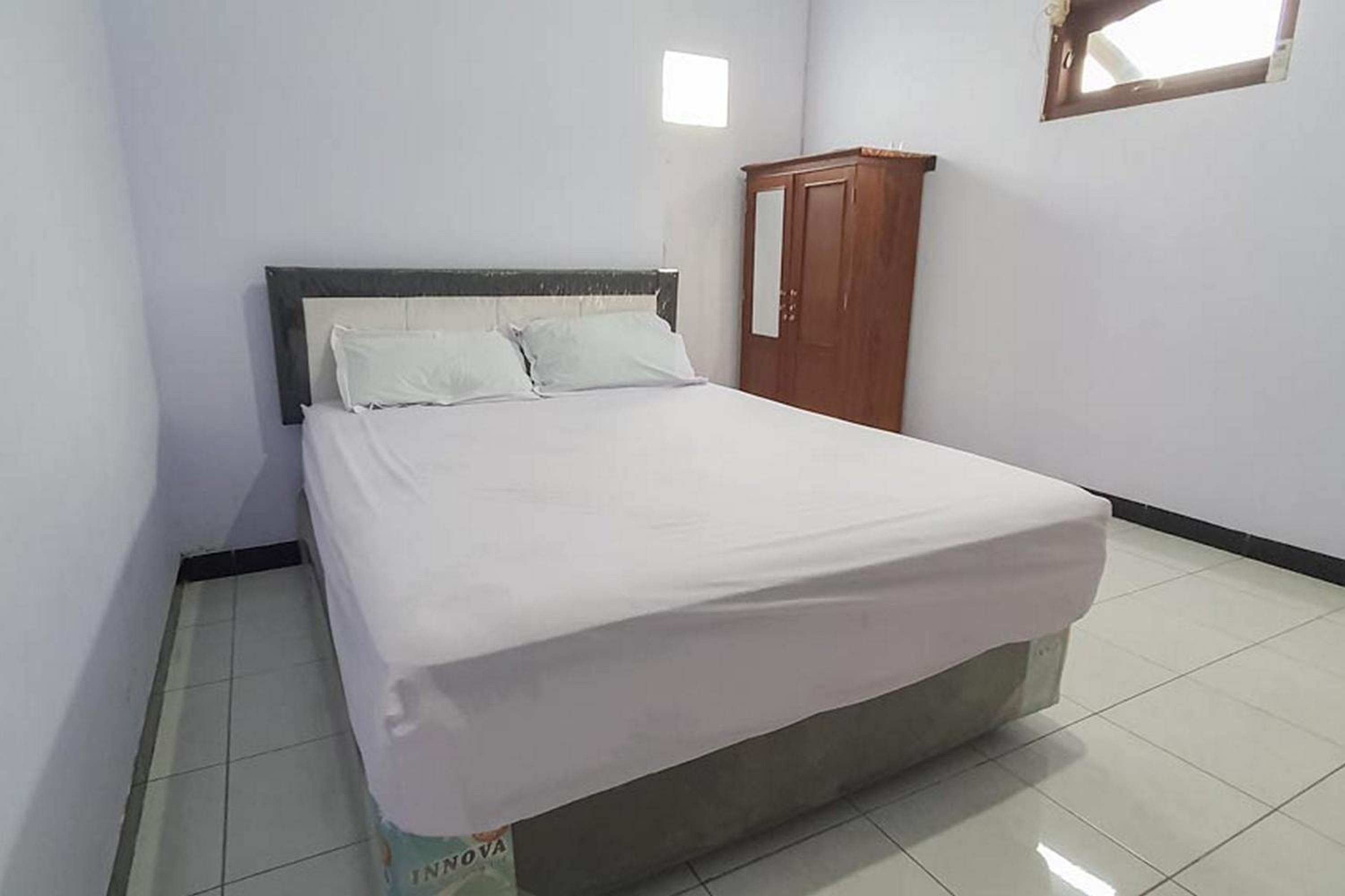 Standard Double Room - Photo 9