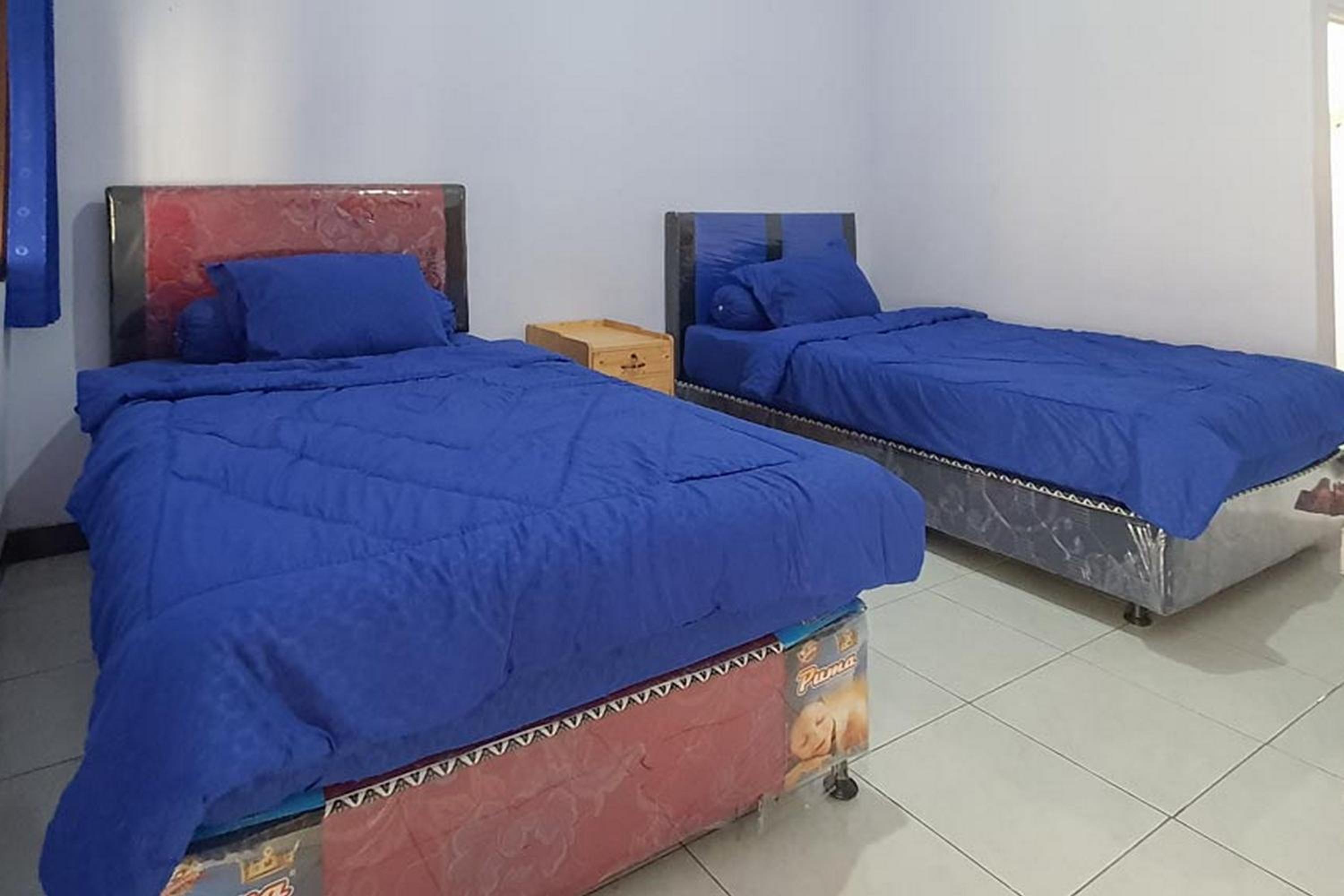 Standard Twin Room - Photo 4
