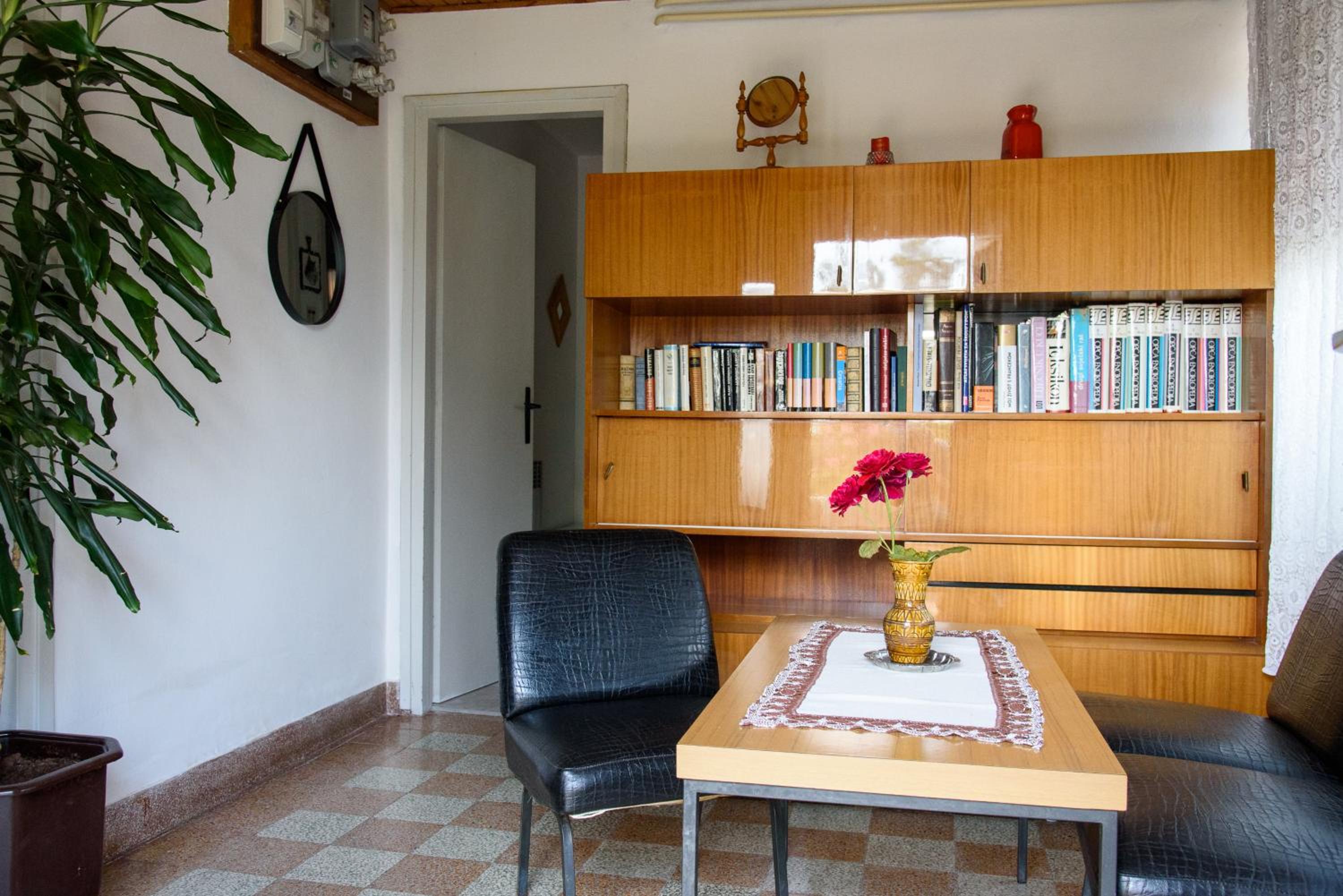 One-Bedroom Apartment - Photo 38