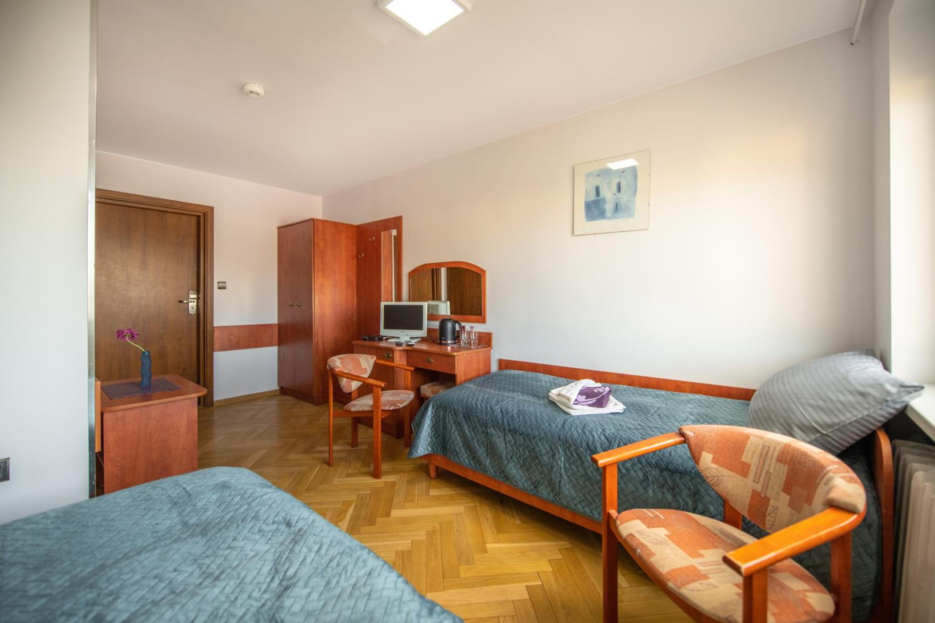 Triple Room with Bathroom - Photo 2