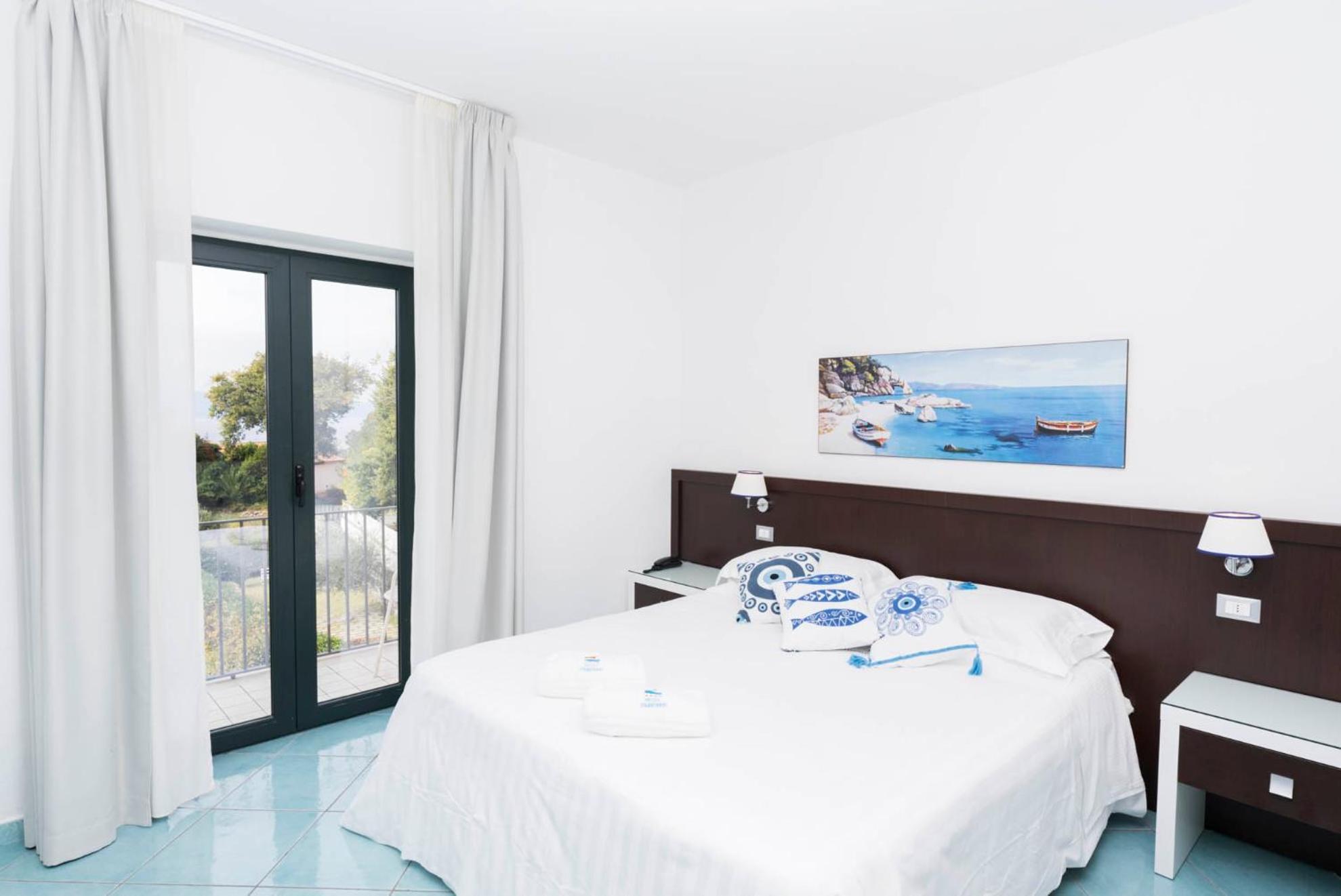 Deluxe Room - Photo 13
