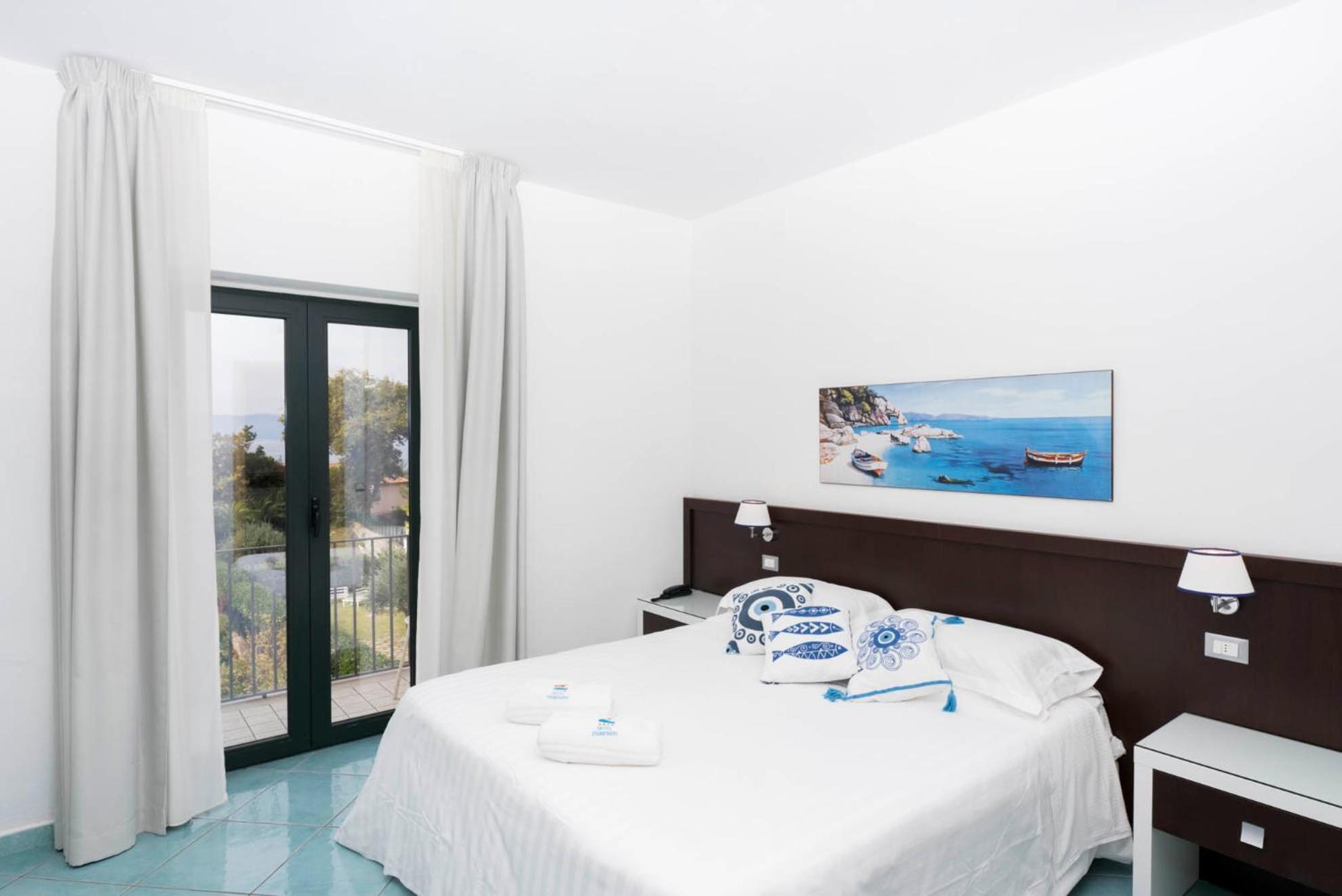 Deluxe Room - Photo 2