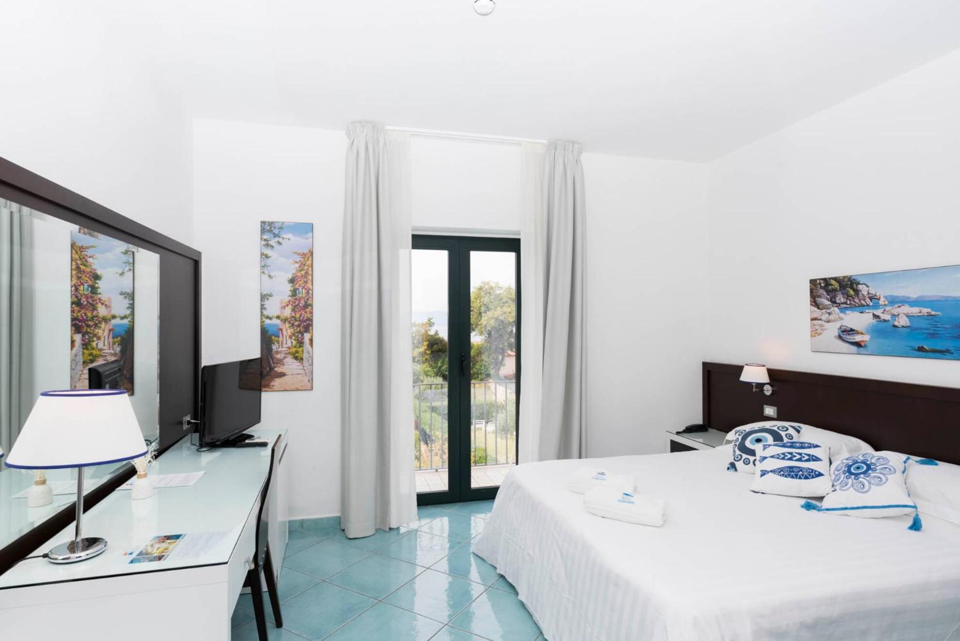 Deluxe Room - Photo 10