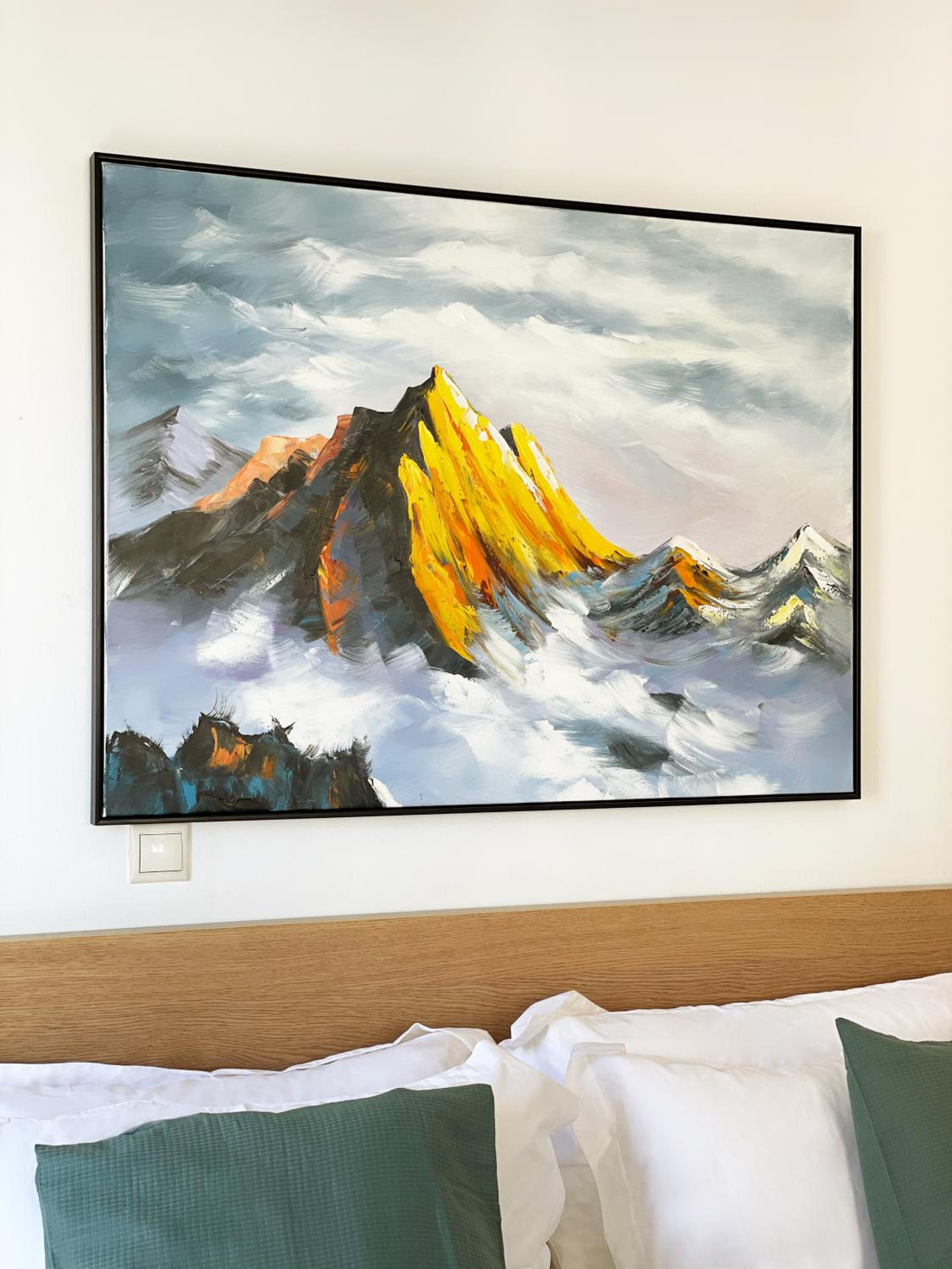 Apartment With Mountain View