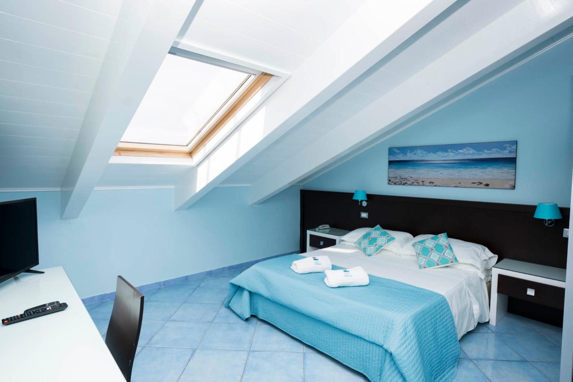Double Room - Attic - Photo 9