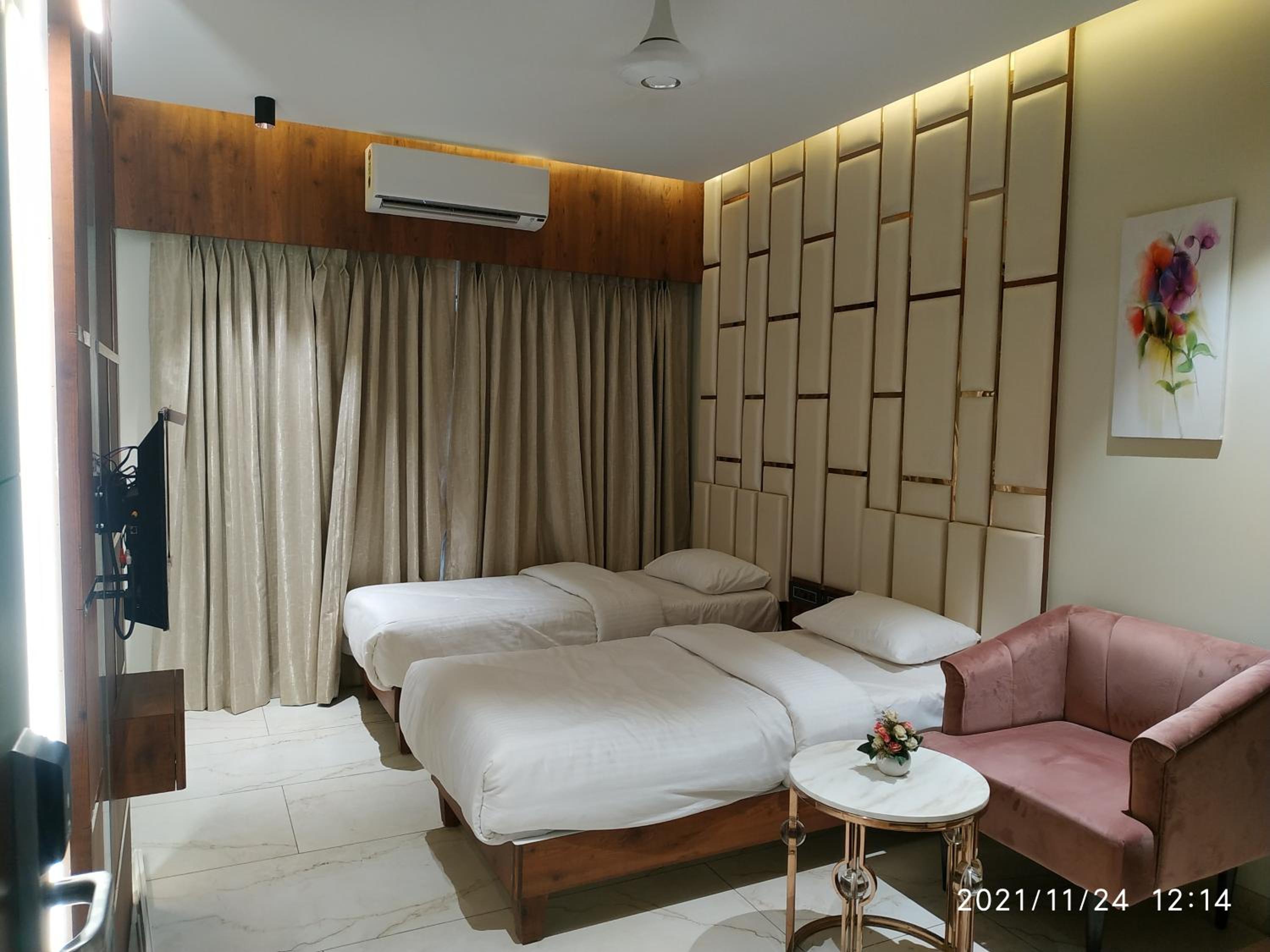 Executive Suite - Photo 5