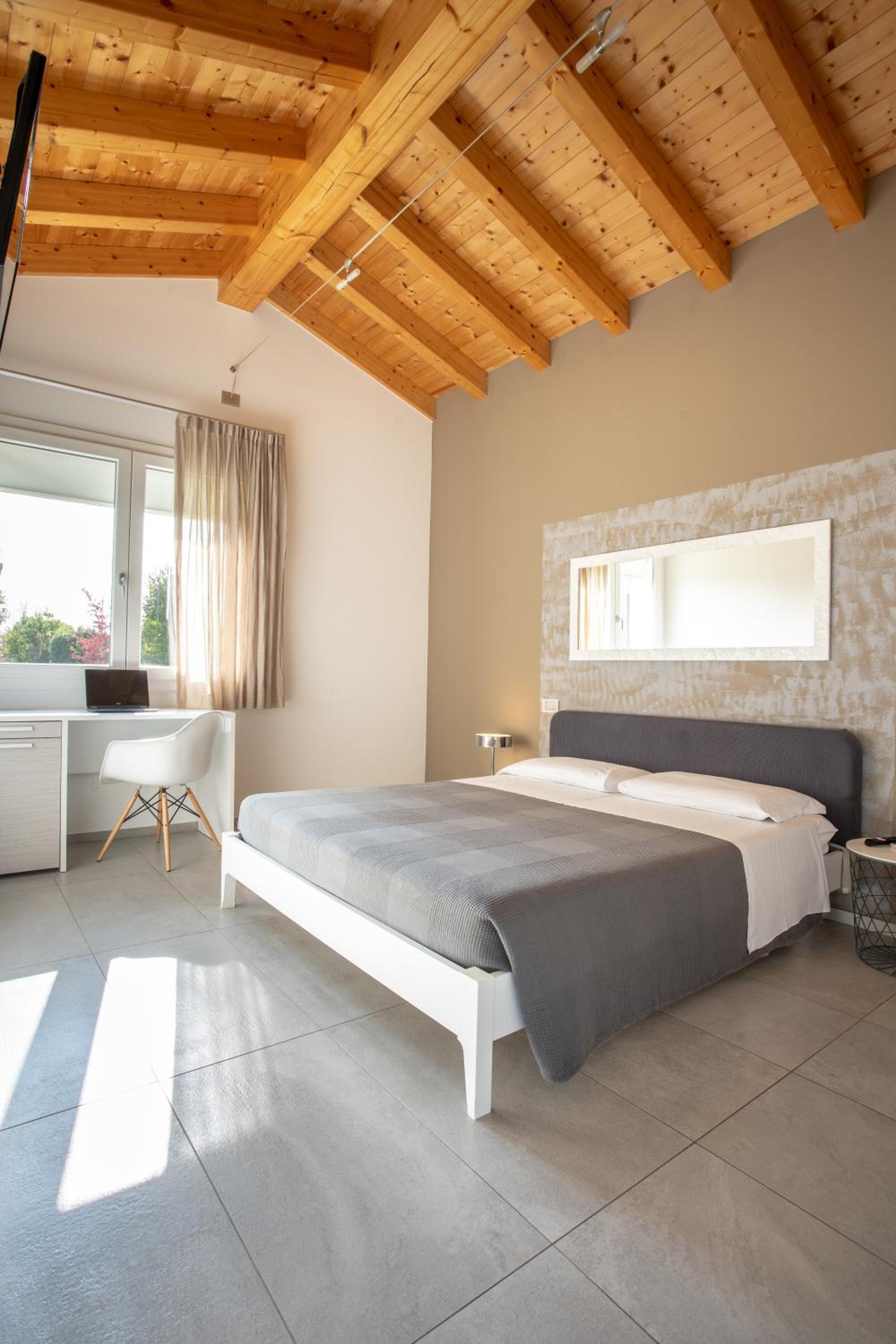 Large Double Room photo 3