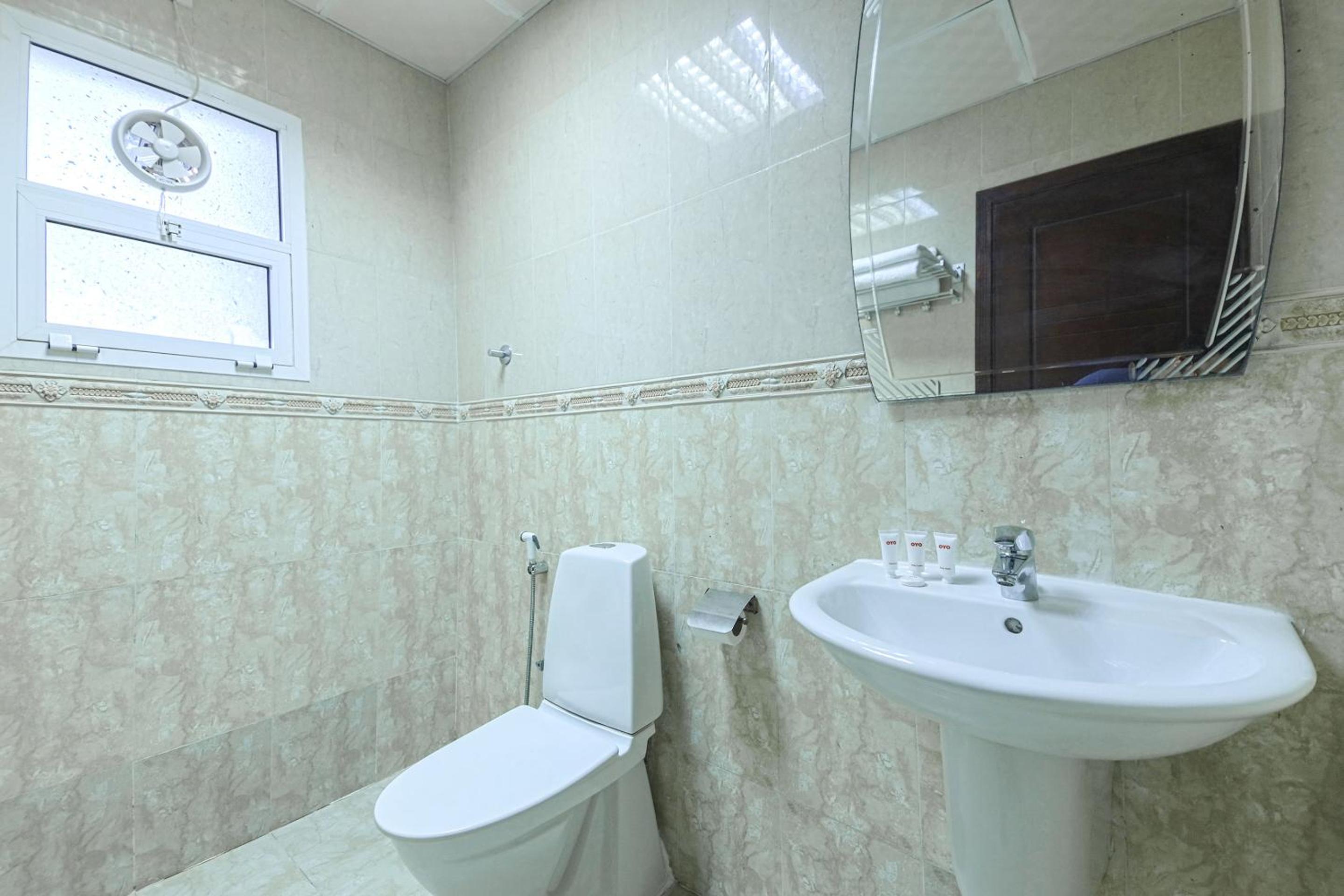 Standard Double Room - King photo 3