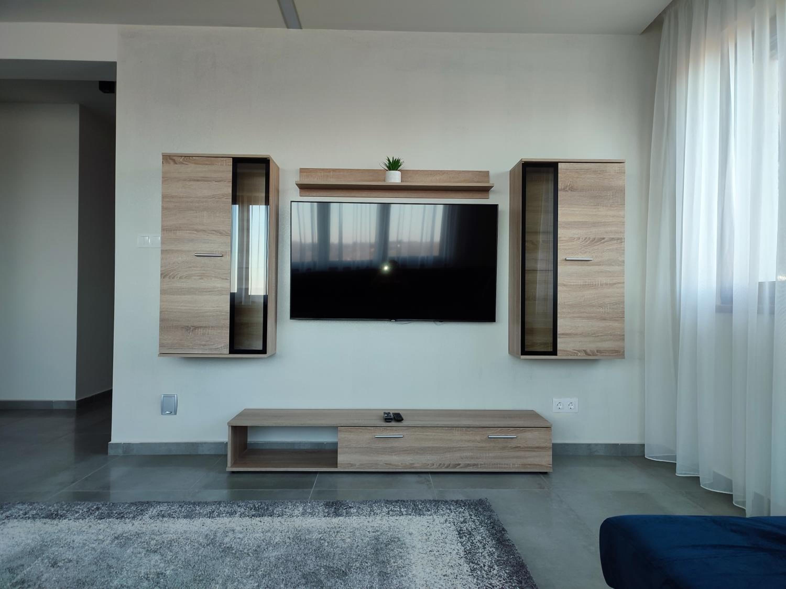 Apartment with Mountain View - Photo 13