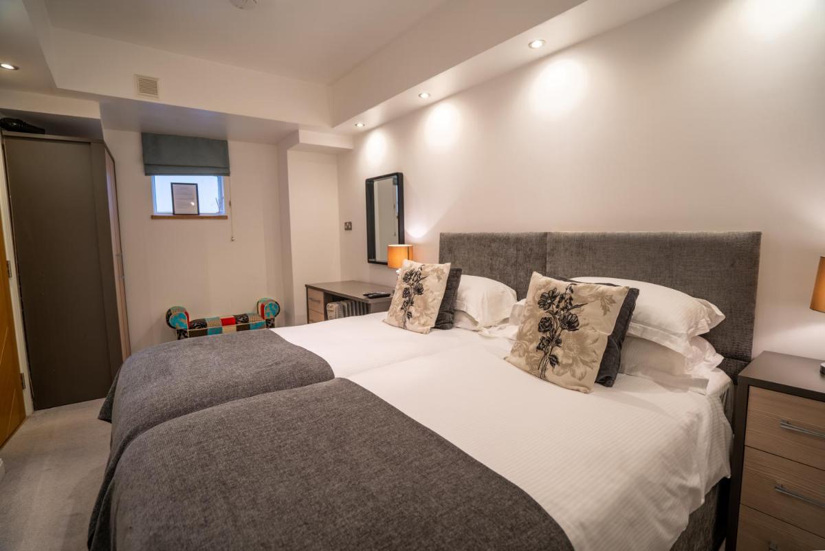 One-Bedroom Apartment photo 2