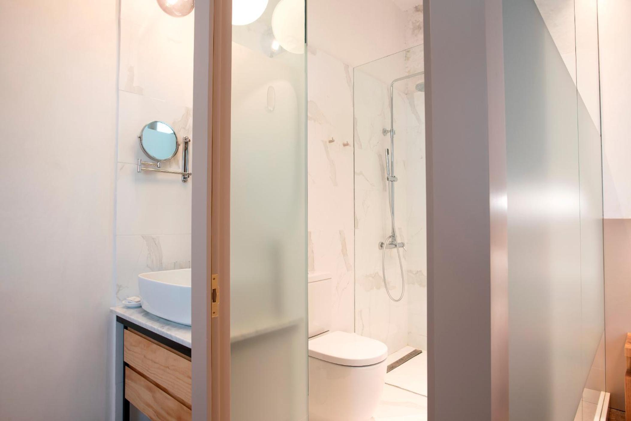 Classic Interior Double Room thumbnail 5