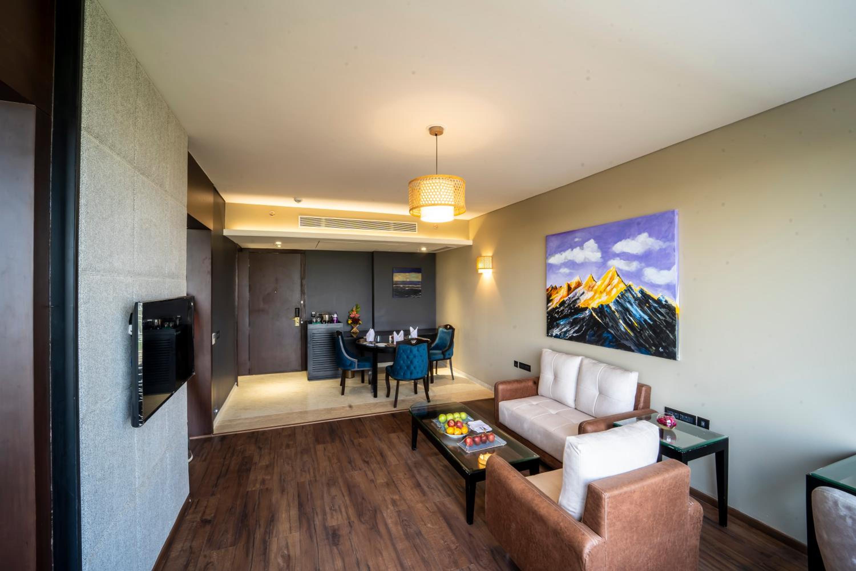 Executive Suite with a Bucket of Brewed Beverage - Photo 1