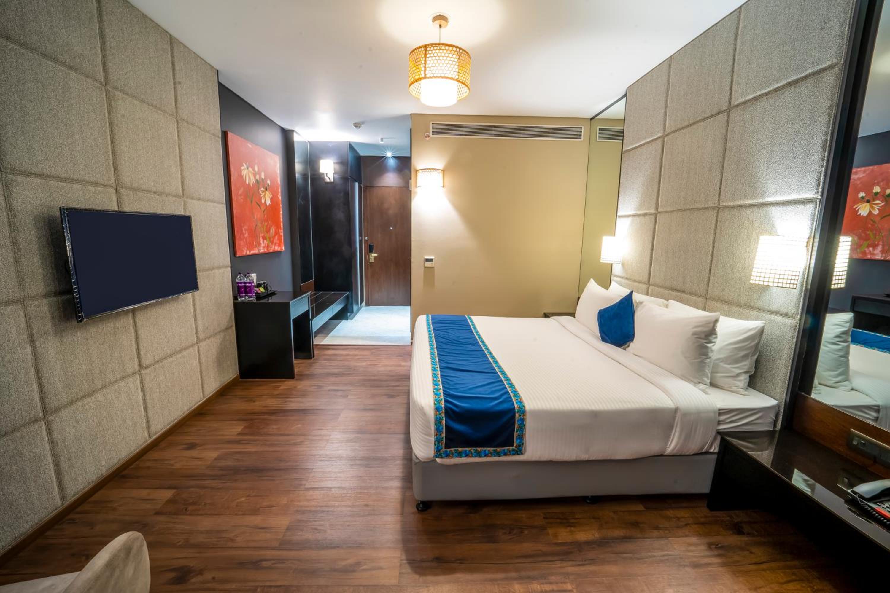 Deluxe King Room - Photo 6