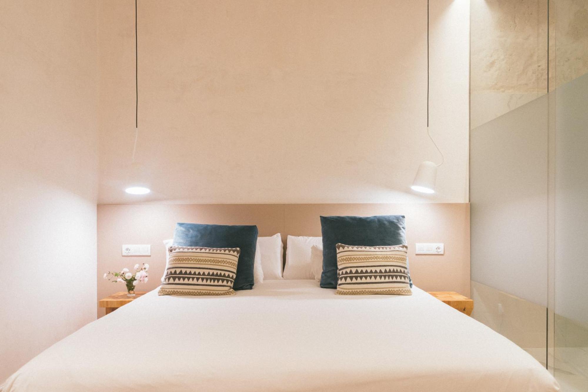 Comfort Economy Interior Room