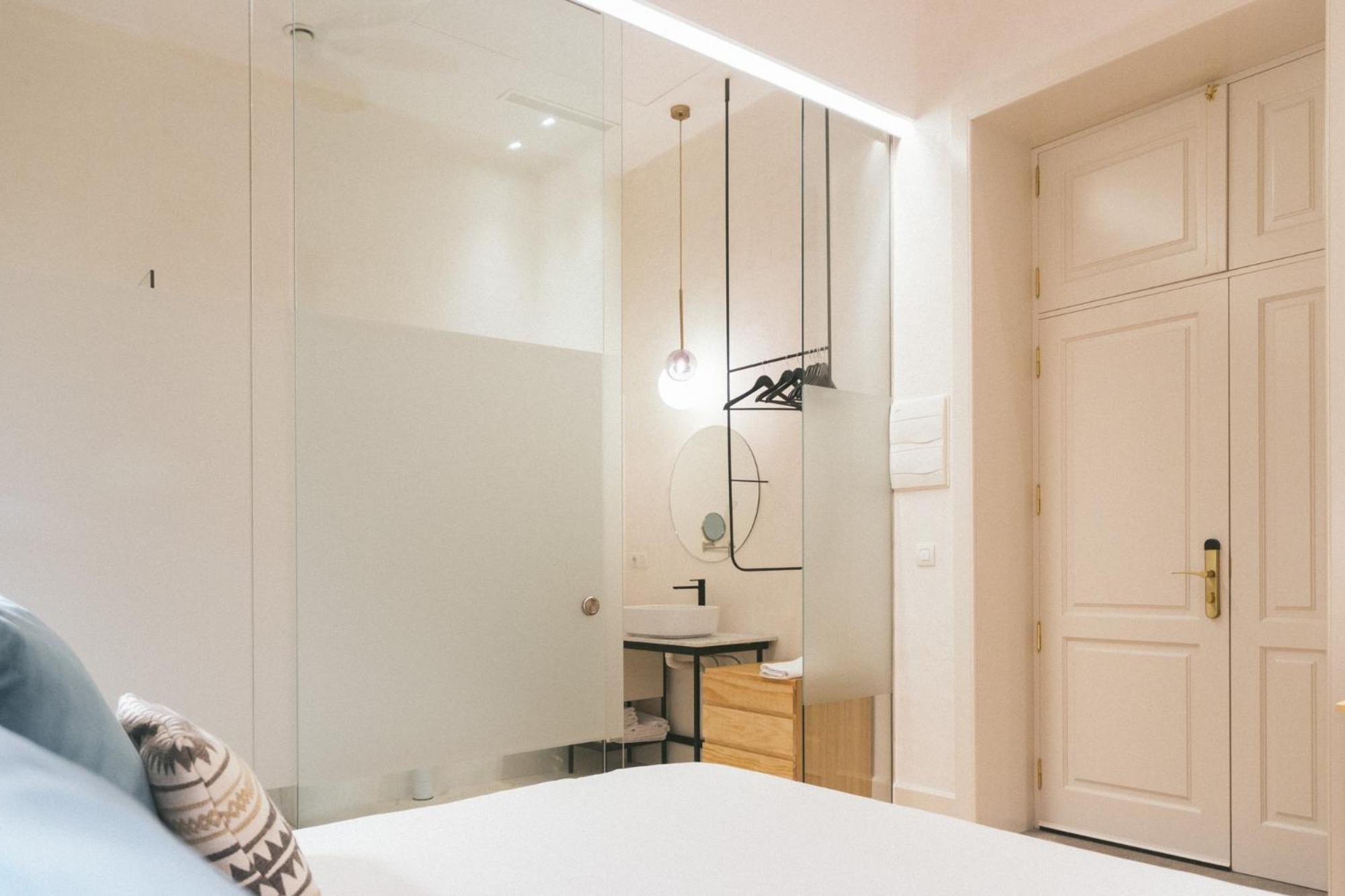 Comfort Economy Interior Room