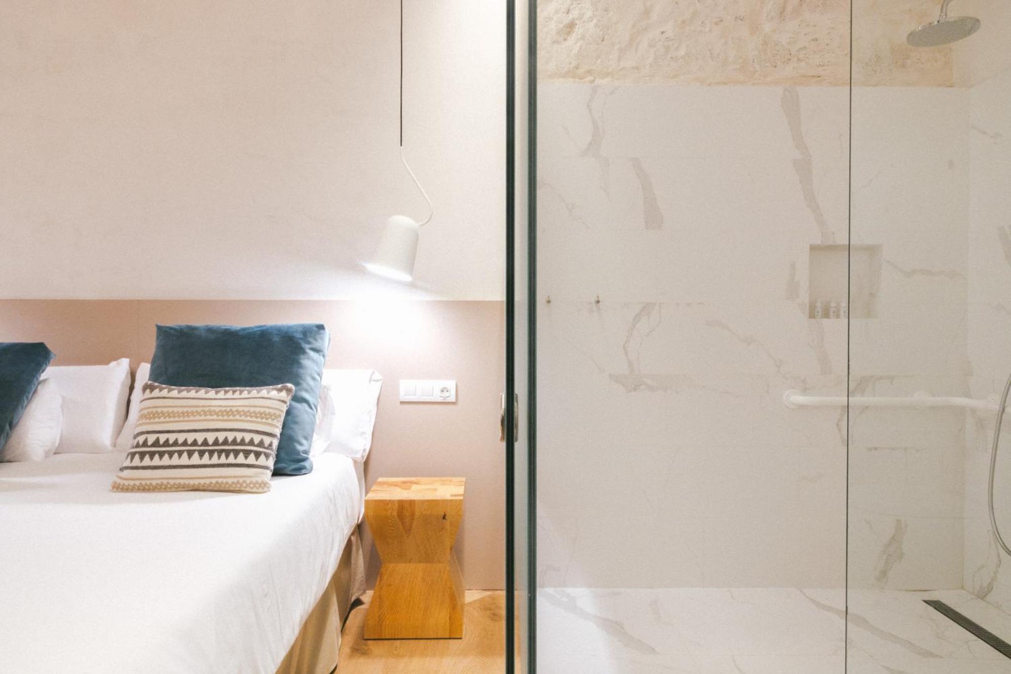 Comfort Economy Interior Room