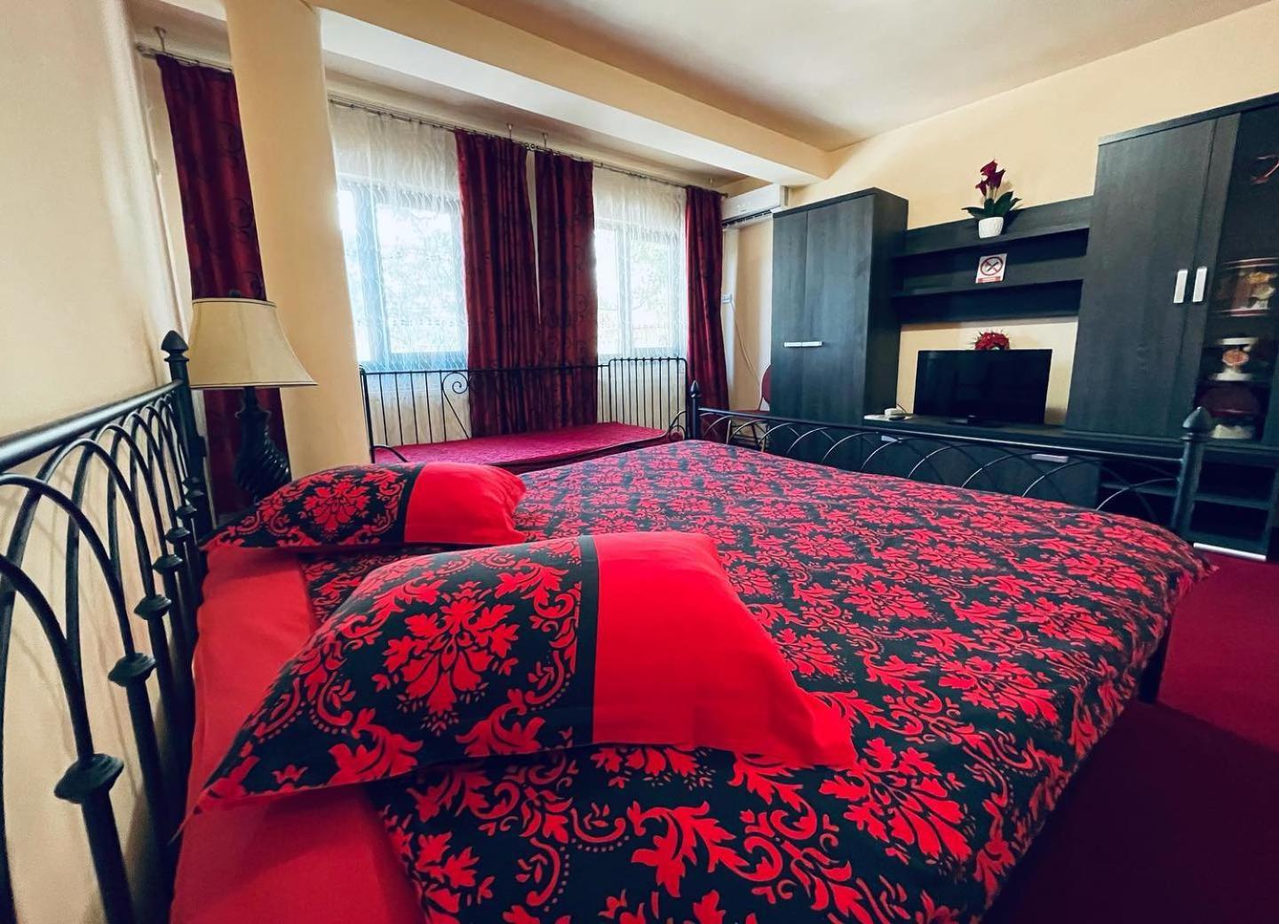 Standard King Room - Photo 9