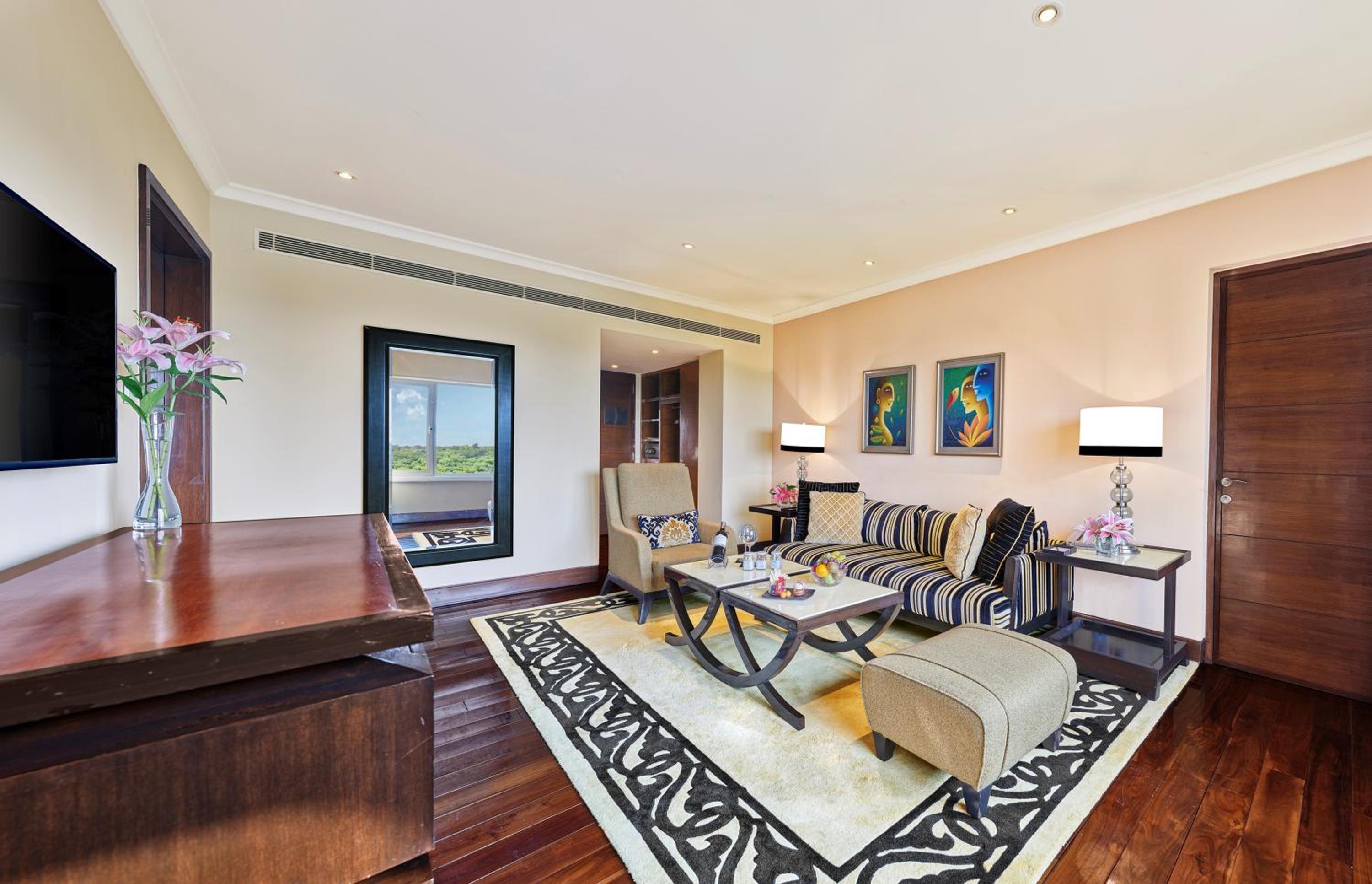 Taj Club Suite King Bed Diplomatic Enclave View - Photo 3