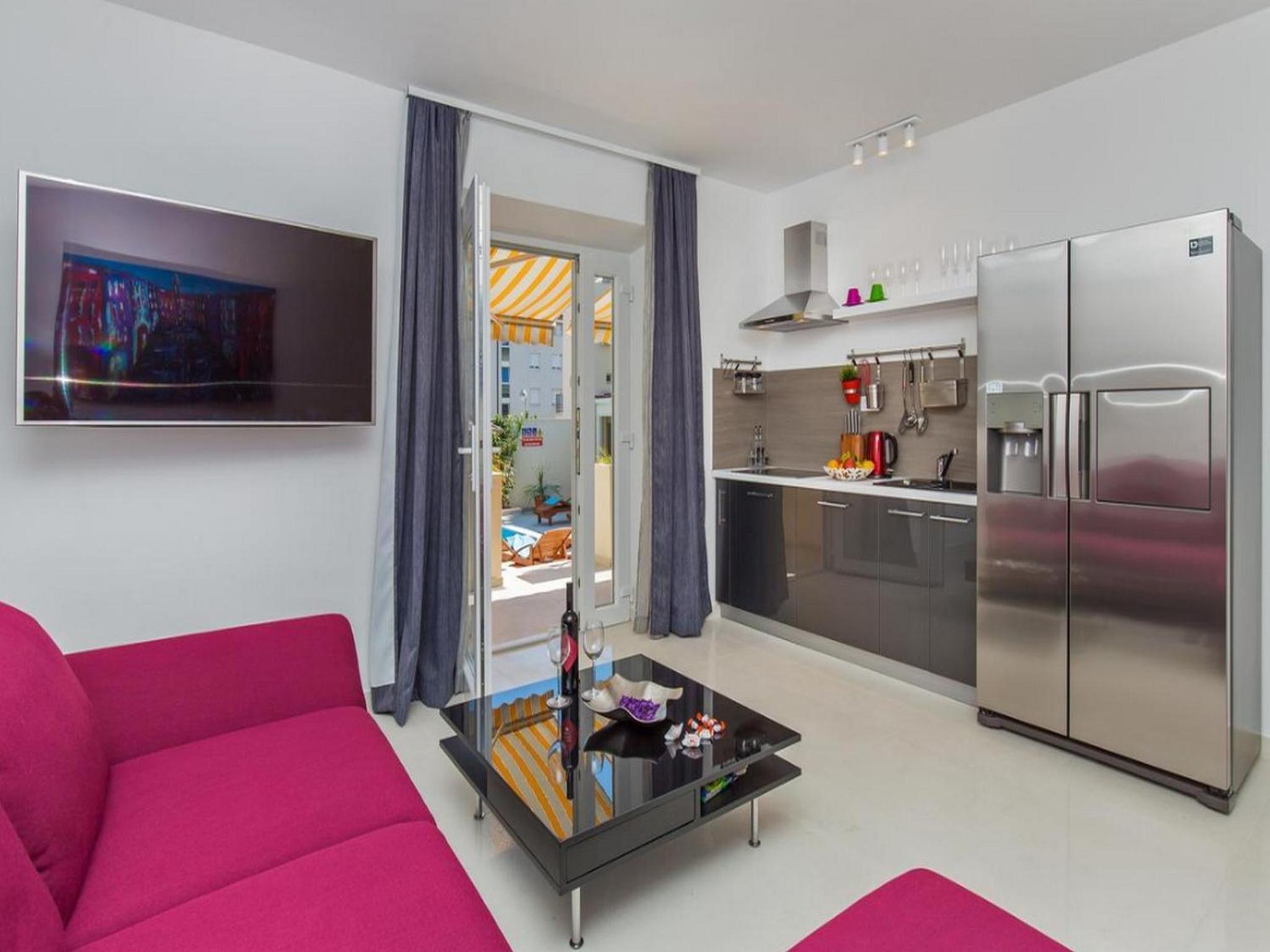 Superior Two-Bedroom Apartment with Pool View photo 2
