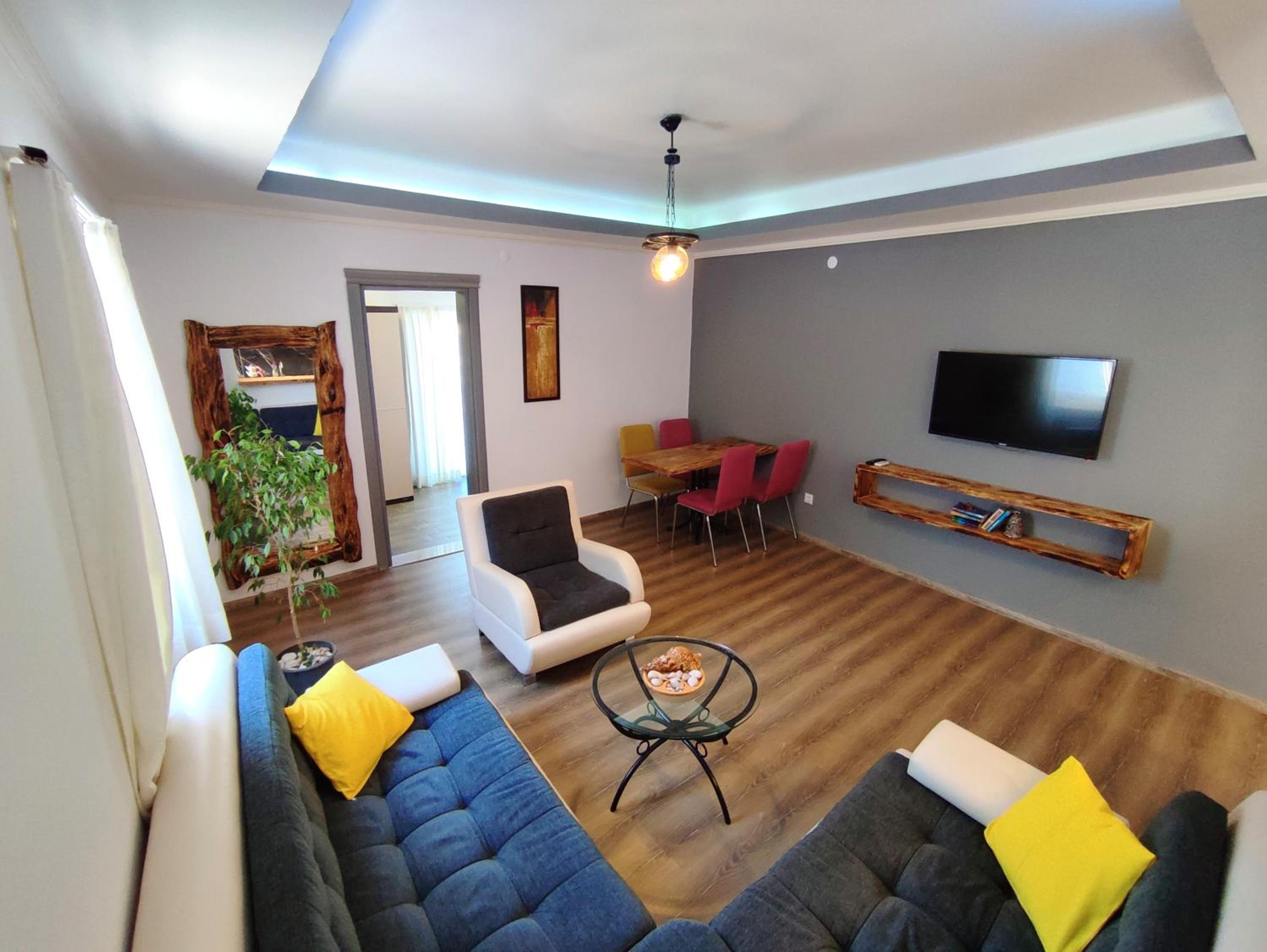Apartment With Mountain View