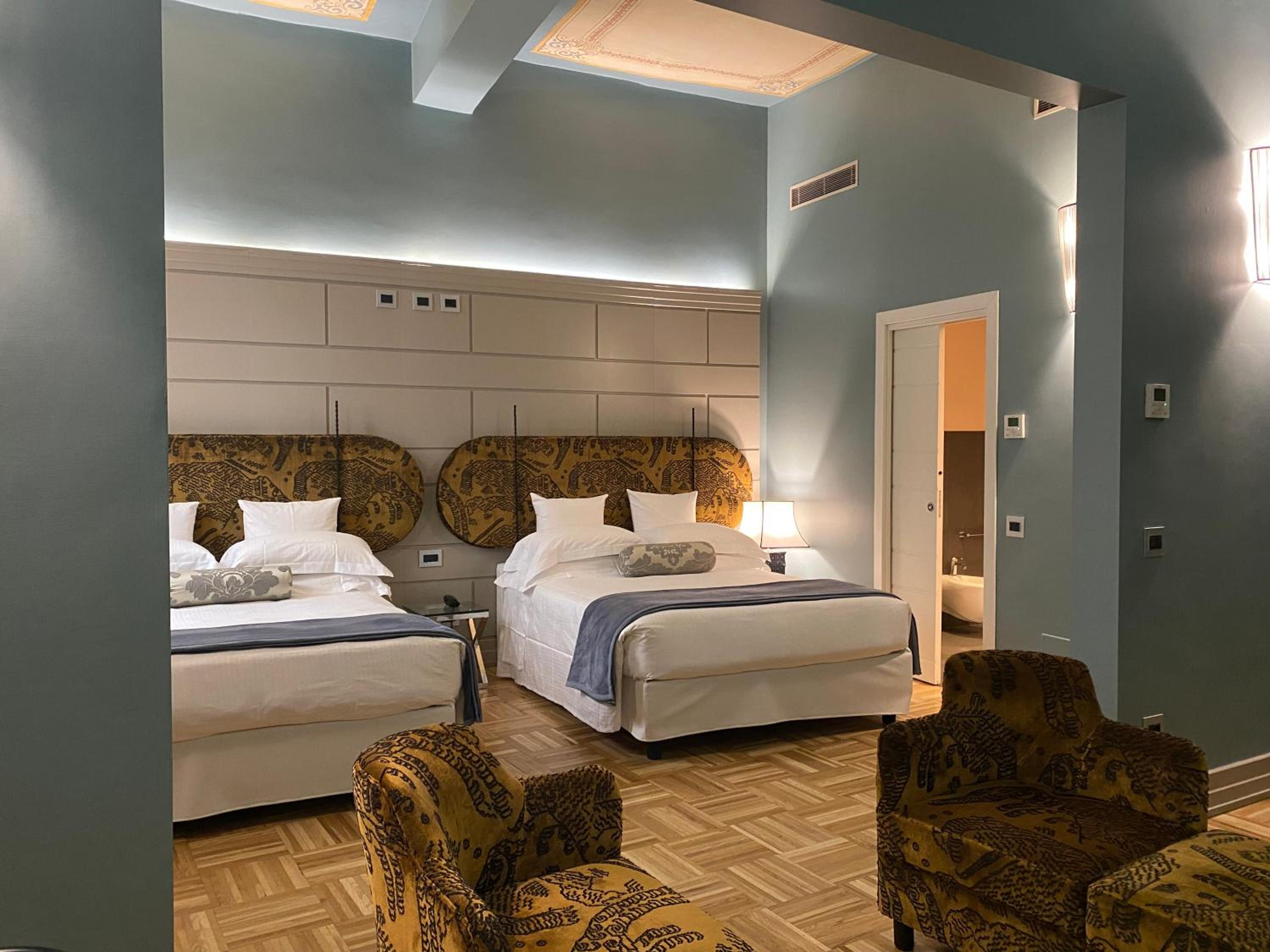Queen Suite with Spa Bath
