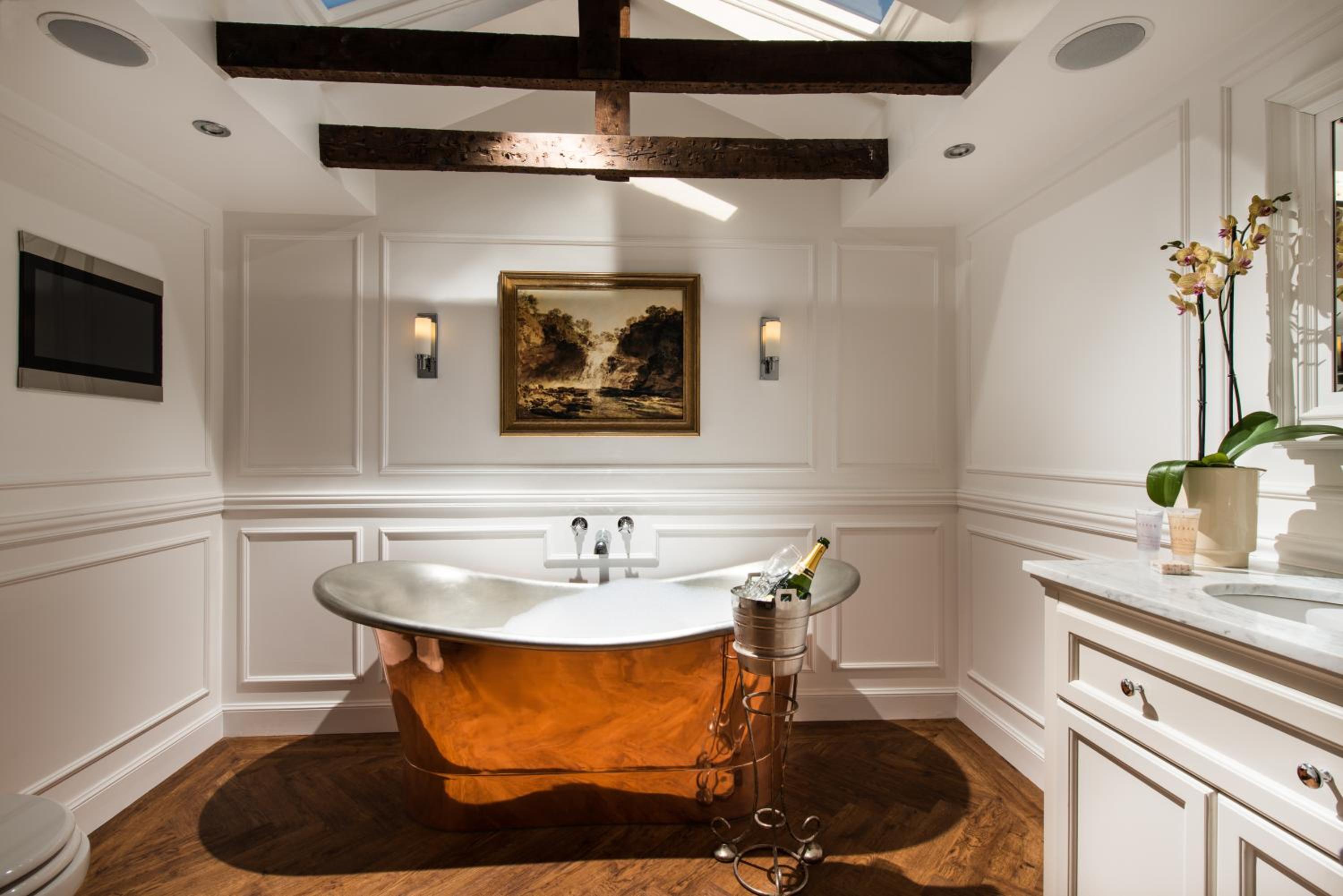 Deluxe King Room - Photo 2
