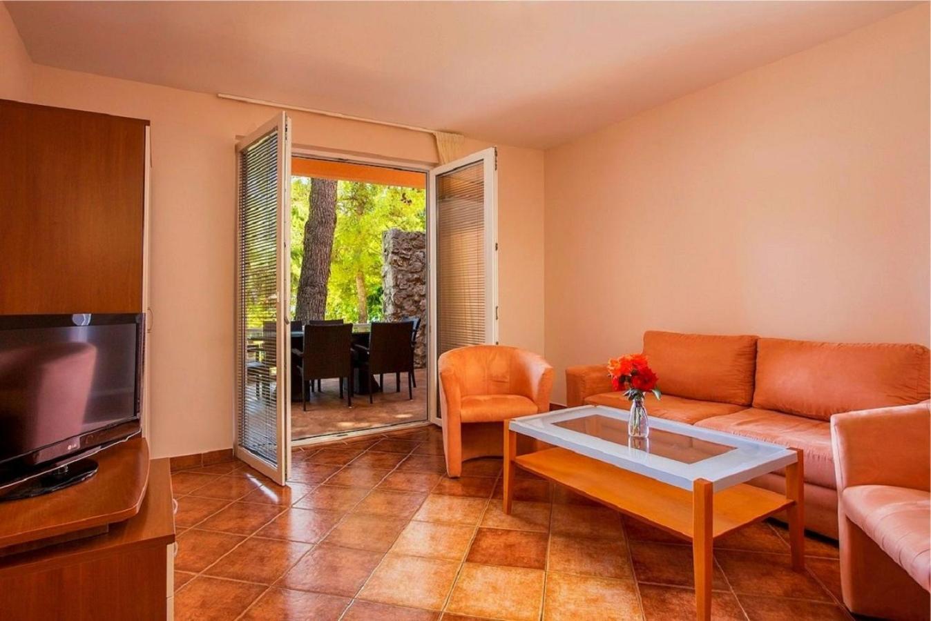Two-Bedroom Apartment with Terrace and Park View