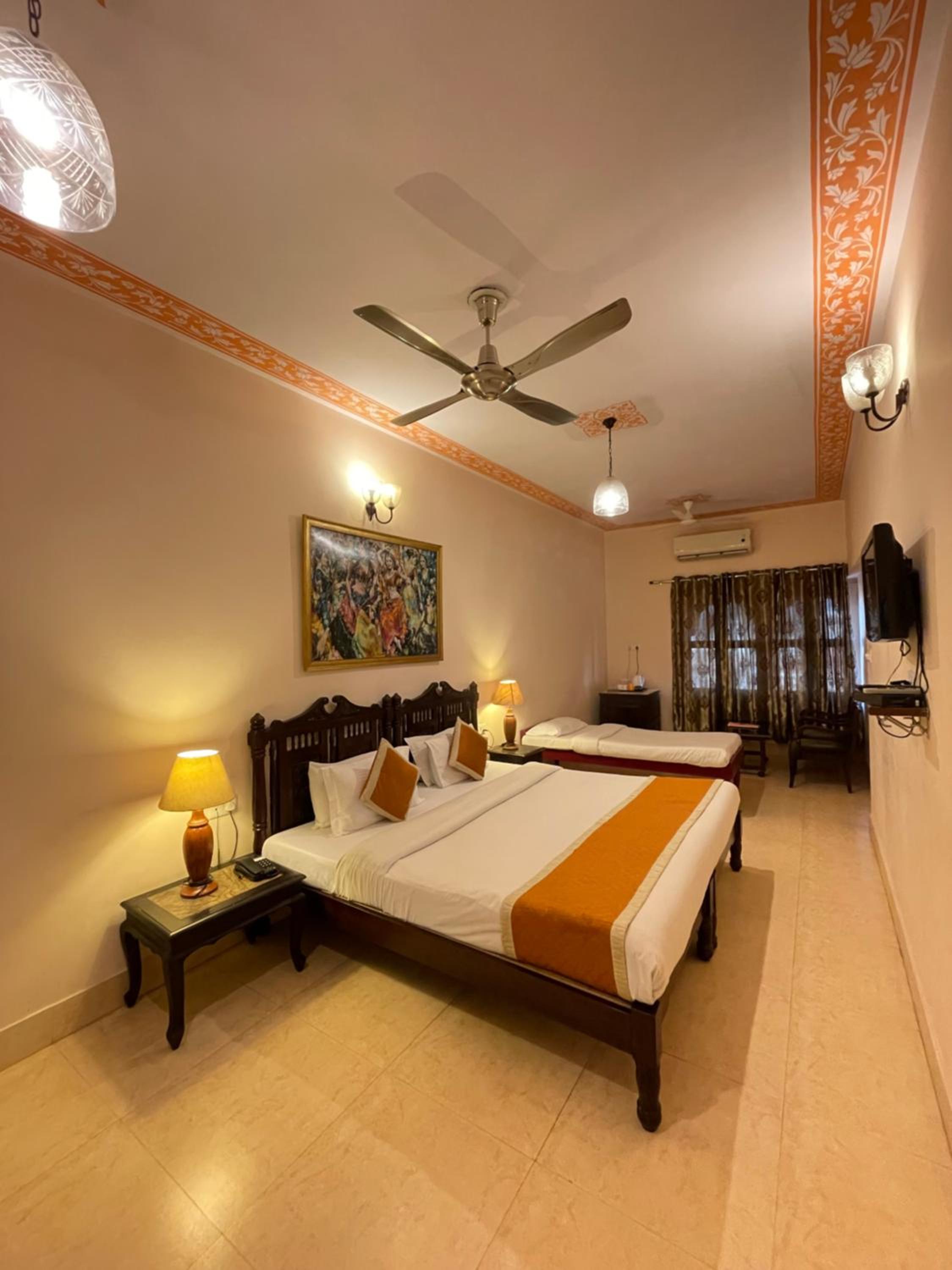 Deluxe Triple Room - Includes free pickup from airport/ train station / bus station via tuk-tuk, & a dedicated travel desk to assist with local sightseeing tours, intercity travel arrangements & activities. - Photo 11