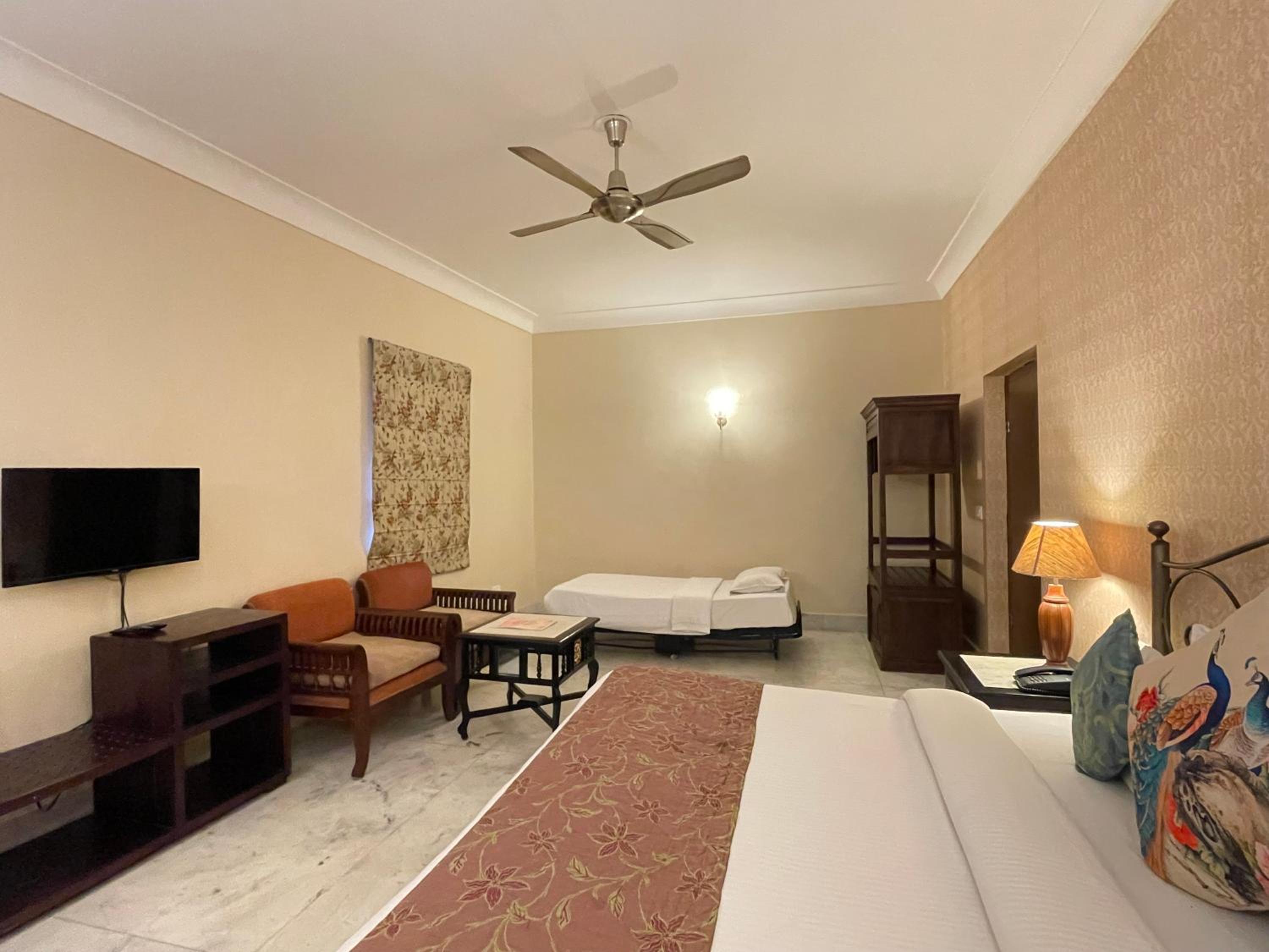 Deluxe Triple Room - Includes free pickup from airport/ train station / bus station via tuk-tuk, & a dedicated travel desk to assist with local sightseeing tours, intercity travel arrangements & activities. - Photo 10