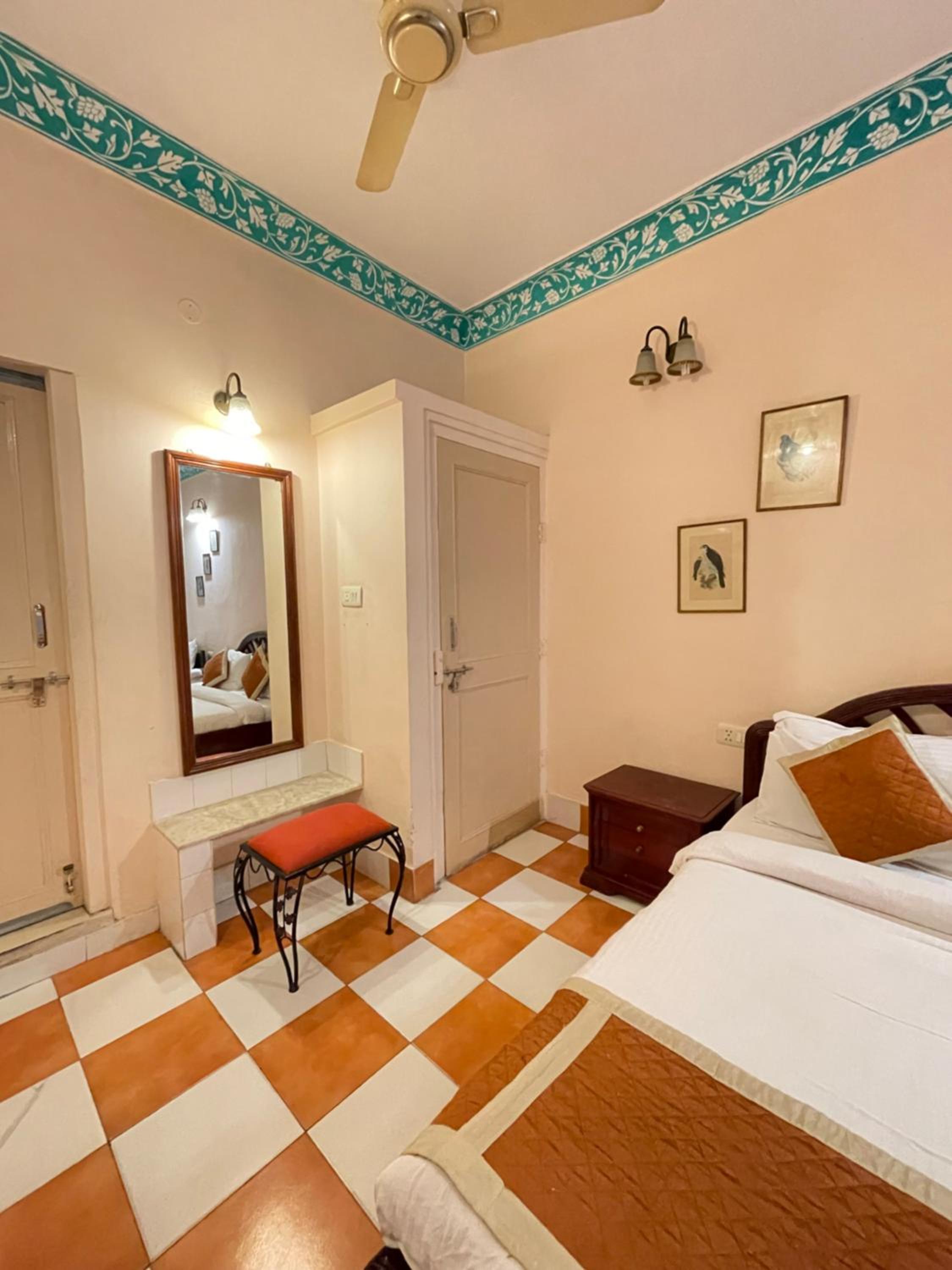 Classic Quadruple Room -  Includes free pickup from airport/ train station / bus station via tuk-tuk, & a dedicated travel desk to assist with local sightseeing tours, intercity travel arrangements & activities. - Photo 16
