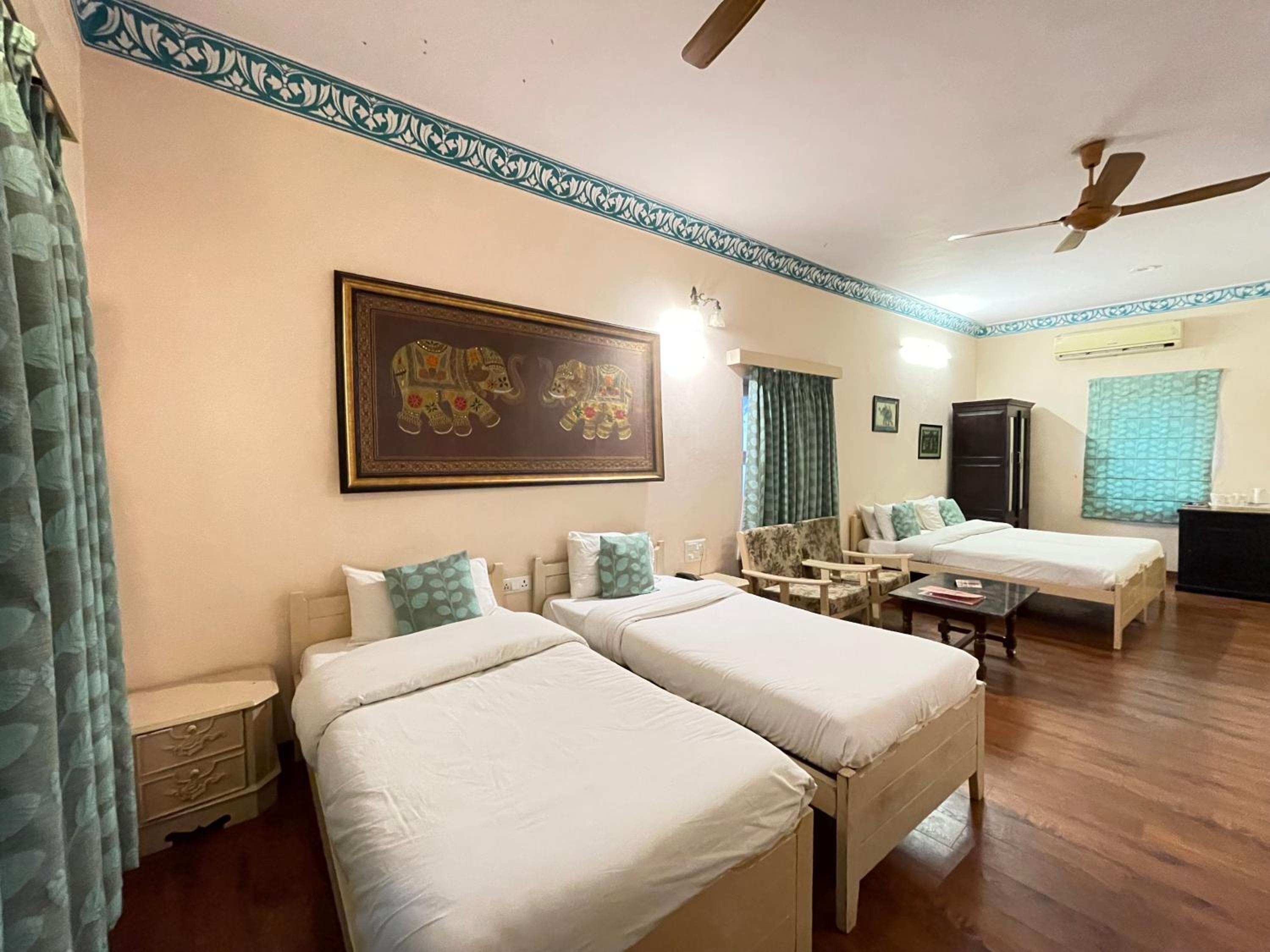 Classic Quadruple Room -  Includes free pickup from airport/ train station / bus station via tuk-tuk, & a dedicated travel desk to assist with local sightseeing tours, intercity travel arrangements & activities. - Photo 18