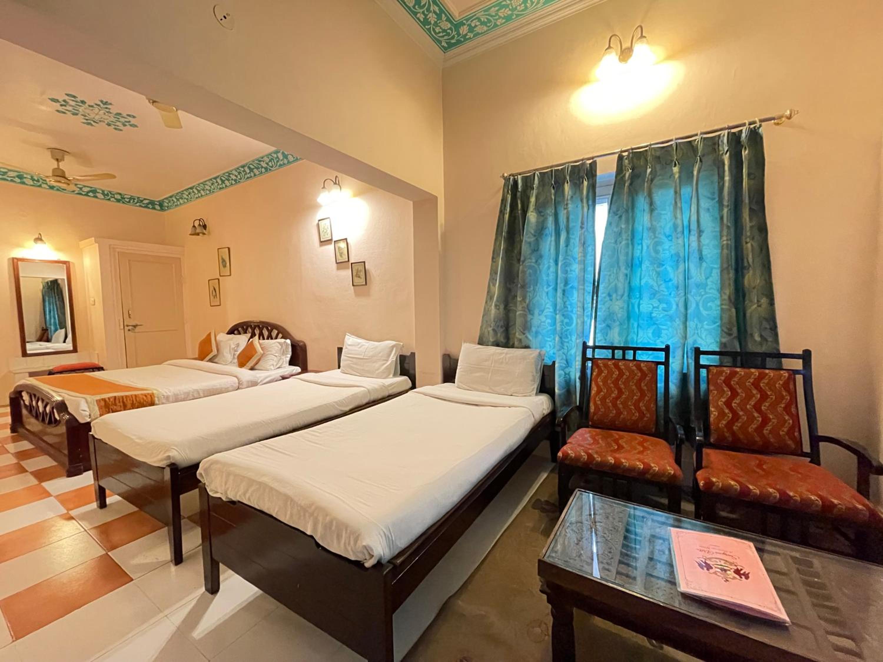 Classic Quadruple Room -  Includes free pickup from airport/ train station / bus station via tuk-tuk, & a dedicated travel desk to assist with local sightseeing tours, intercity travel arrangements & activities. - Photo 19